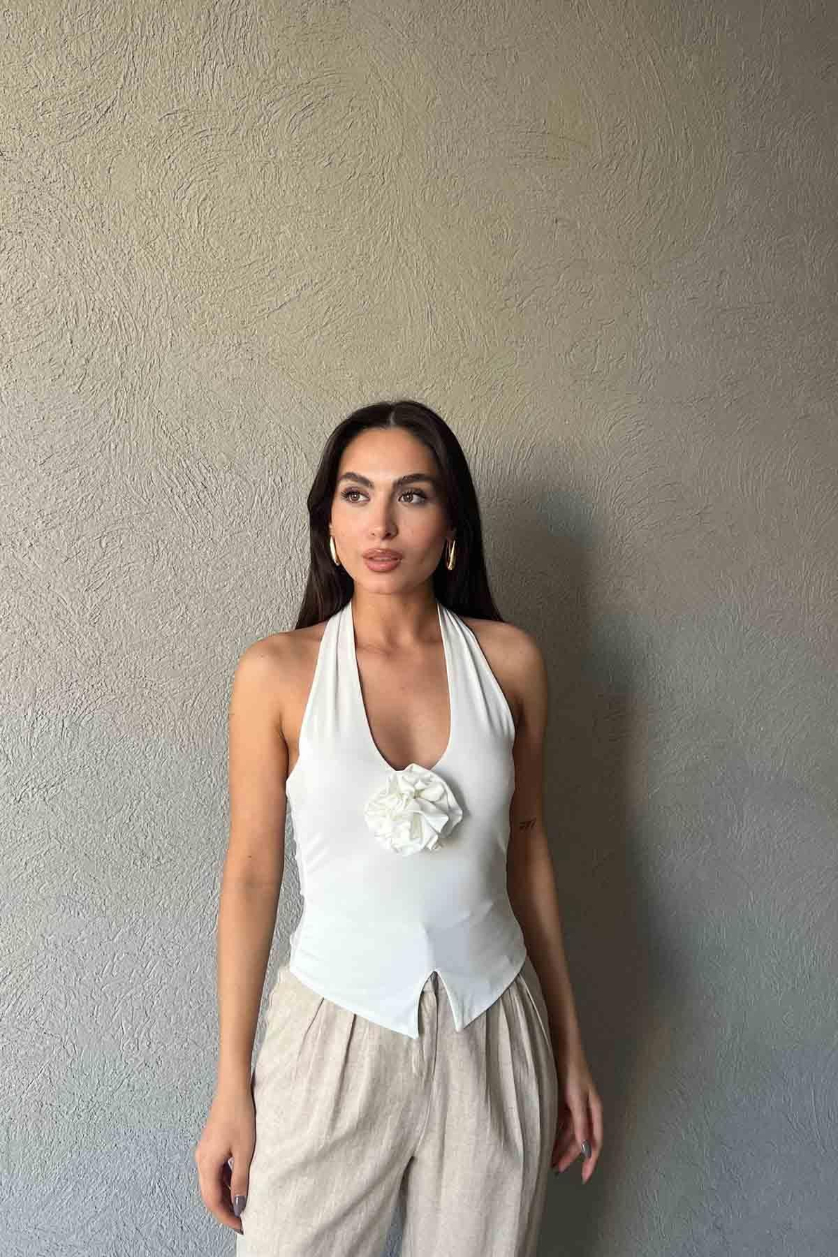 Beyaz Halter Yaka Güllü Bluz