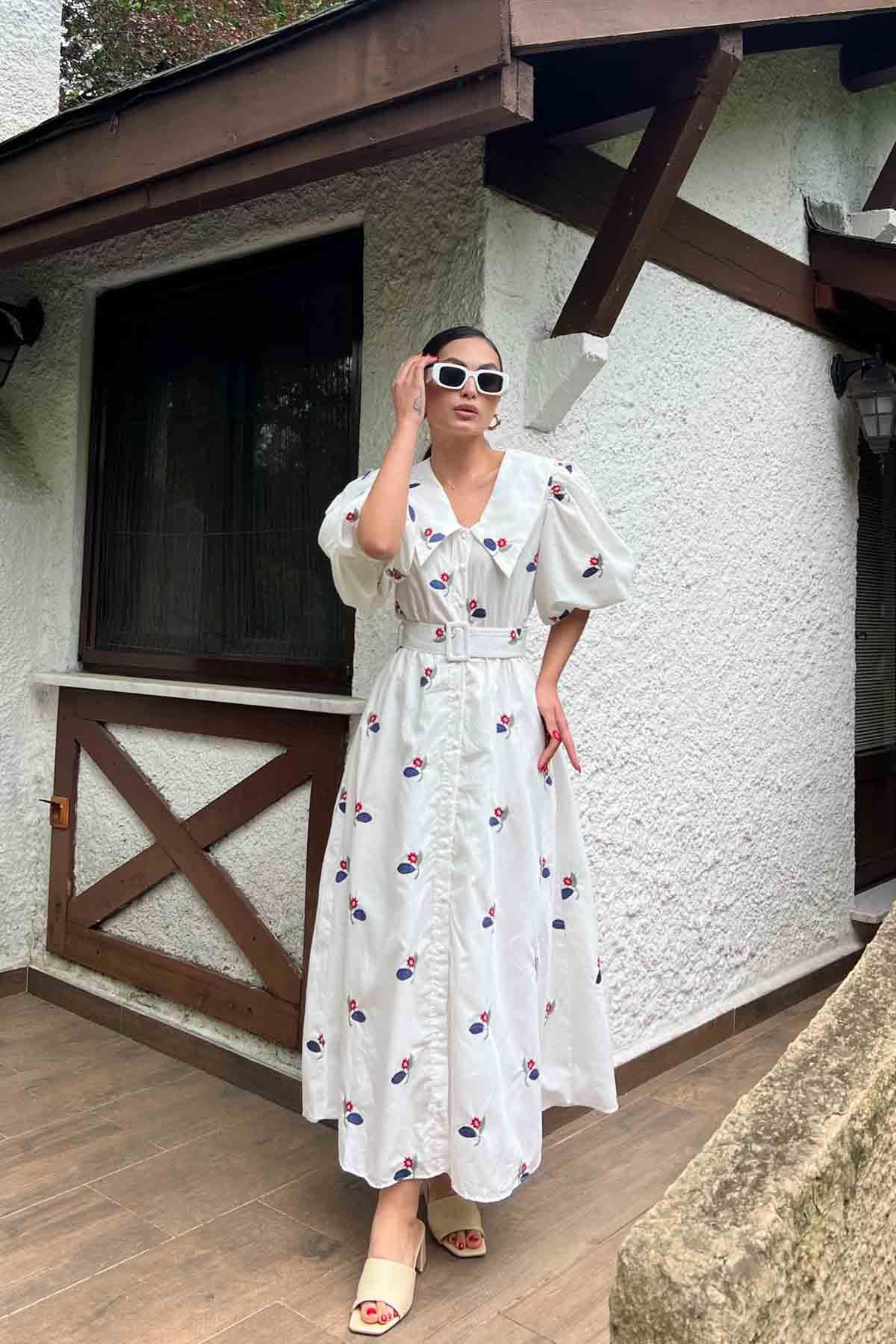 Beyaz Santorini Çiçek Nakış Detaylı Elbise