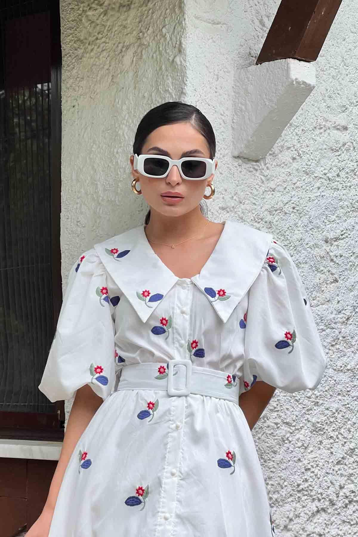 Beyaz Santorini Çiçek Nakış Detaylı Elbise