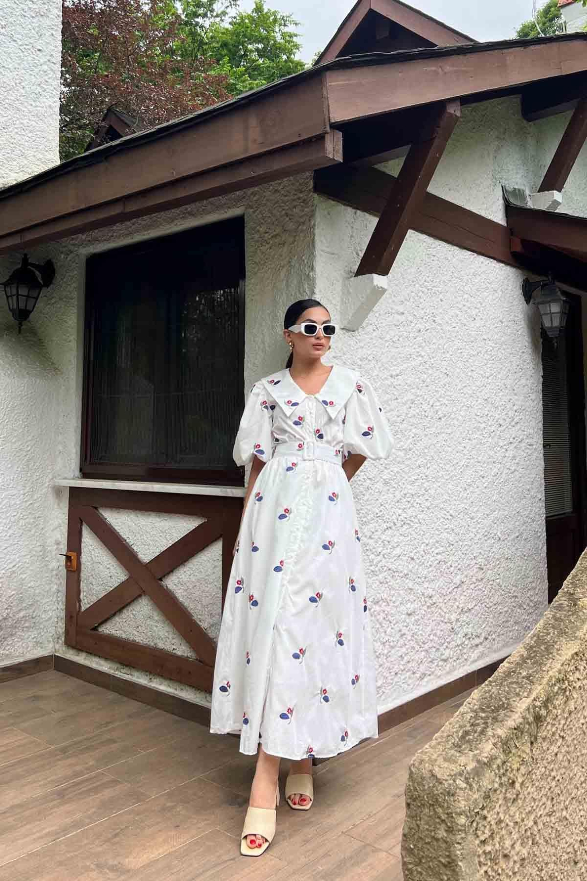 Beyaz Santorini Çiçek Nakış Detaylı Elbise