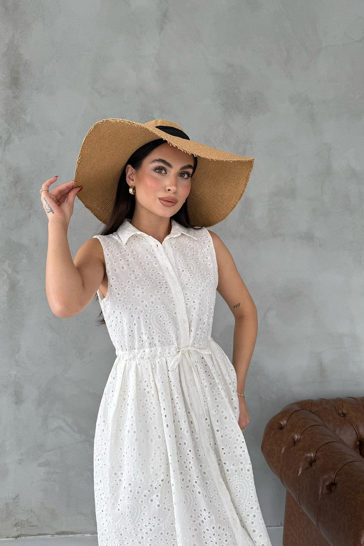 Beyaz Sıfır Kol Beli Bağcıklı Brode Elbise