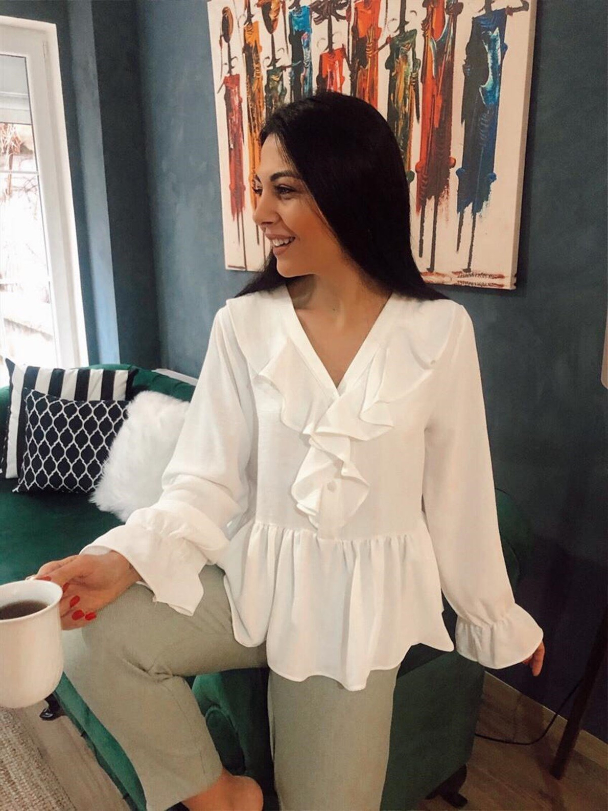 Beyaz Yakası Fırfırlı Bluz
