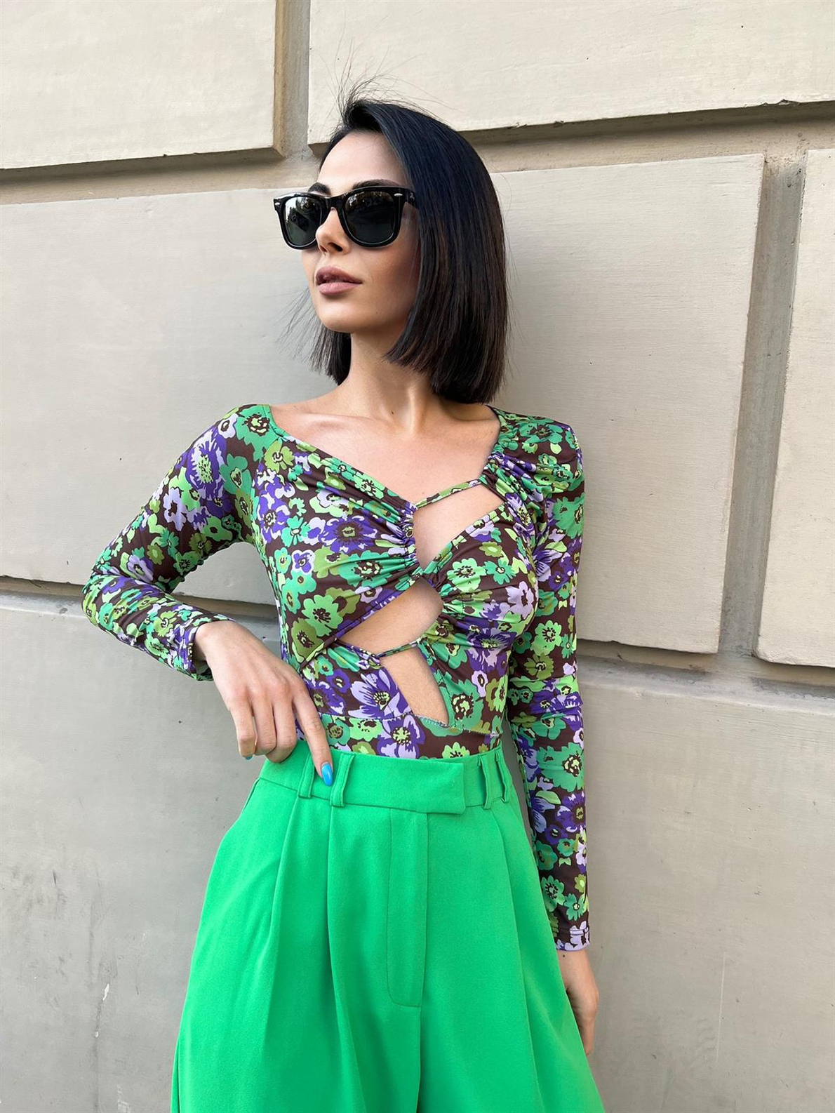 Dekolteli Çiçekli Yeşil Bodysuit