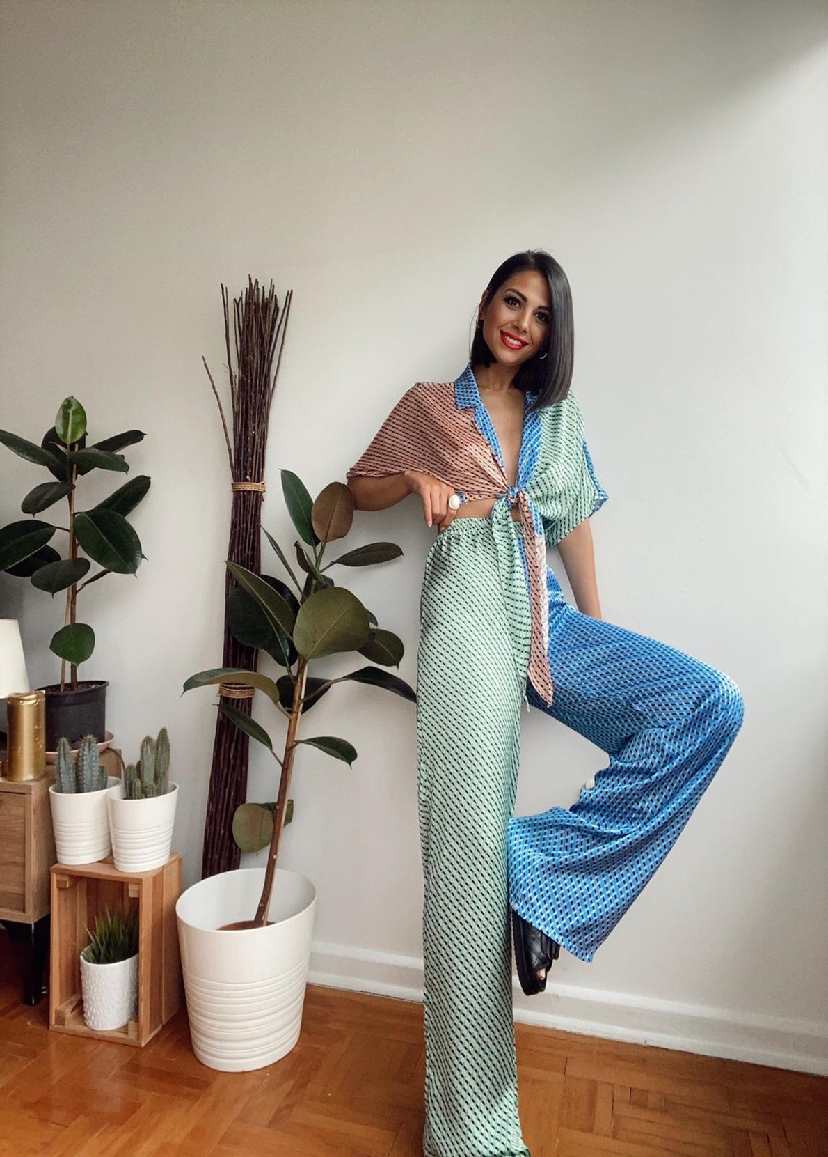 Desenli Saten Pantolon  Ve Bluz Takım