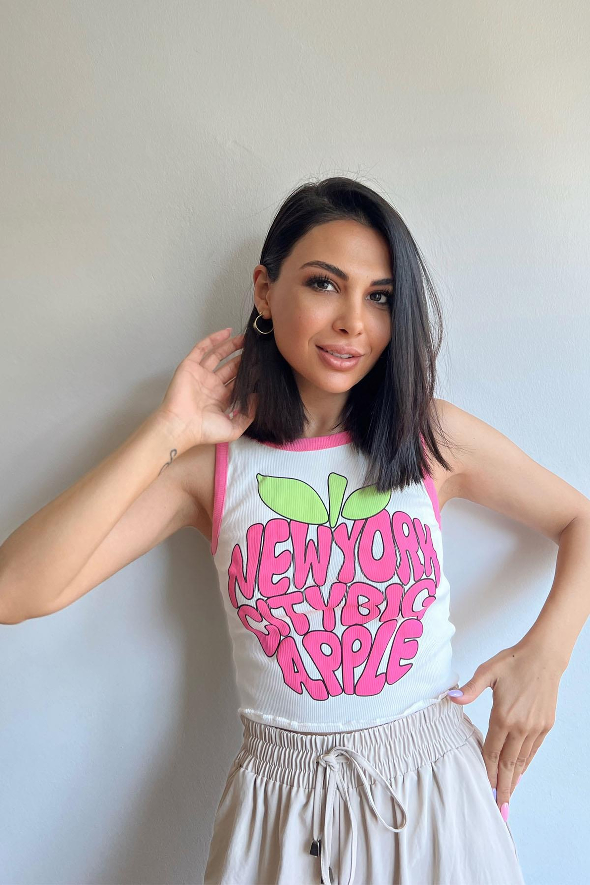 Ekru Kabartma Yazılı T-Shirt