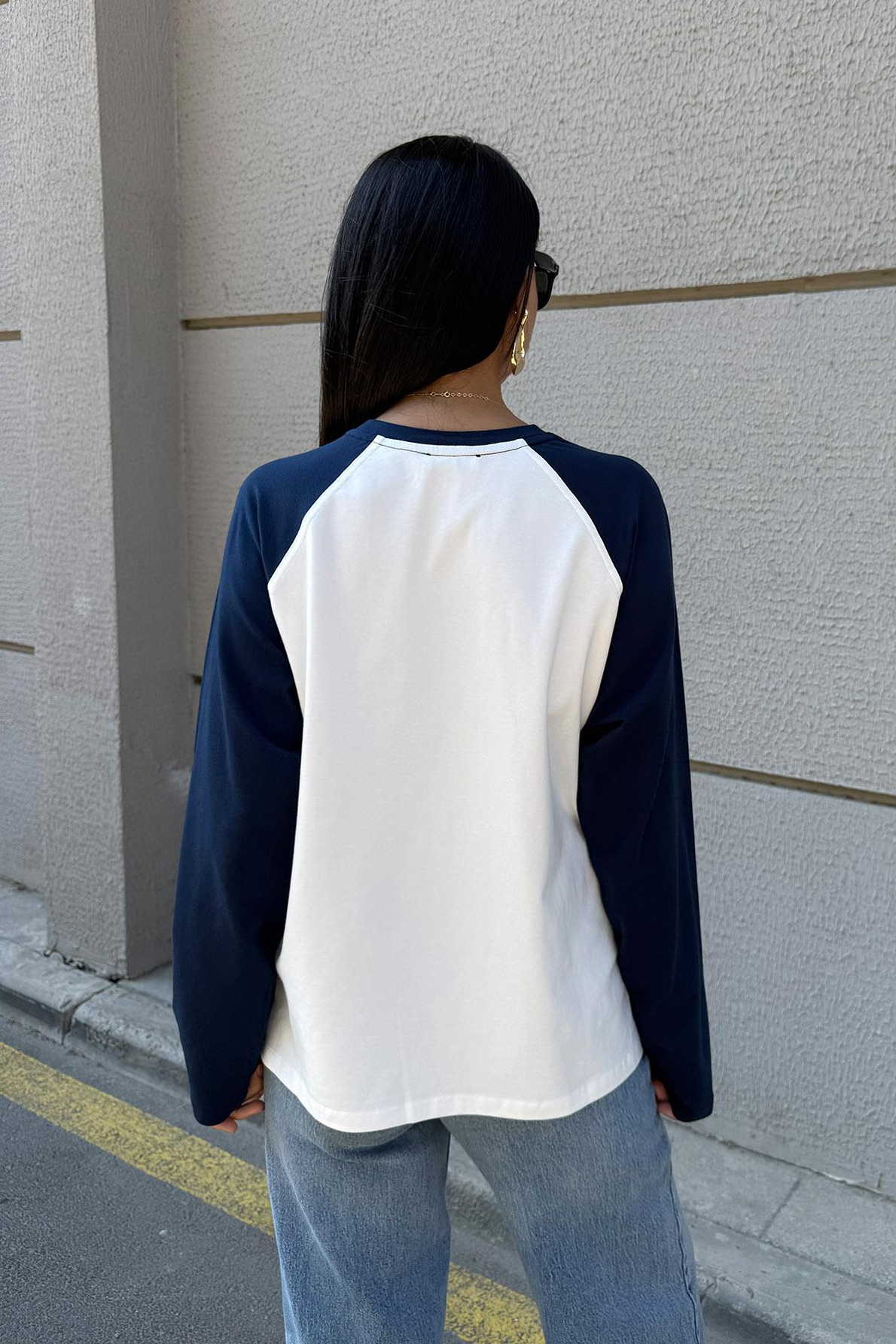 Ekru Reglan Kol Baskılı Bisiklet Yaka İnce Sweatshirt