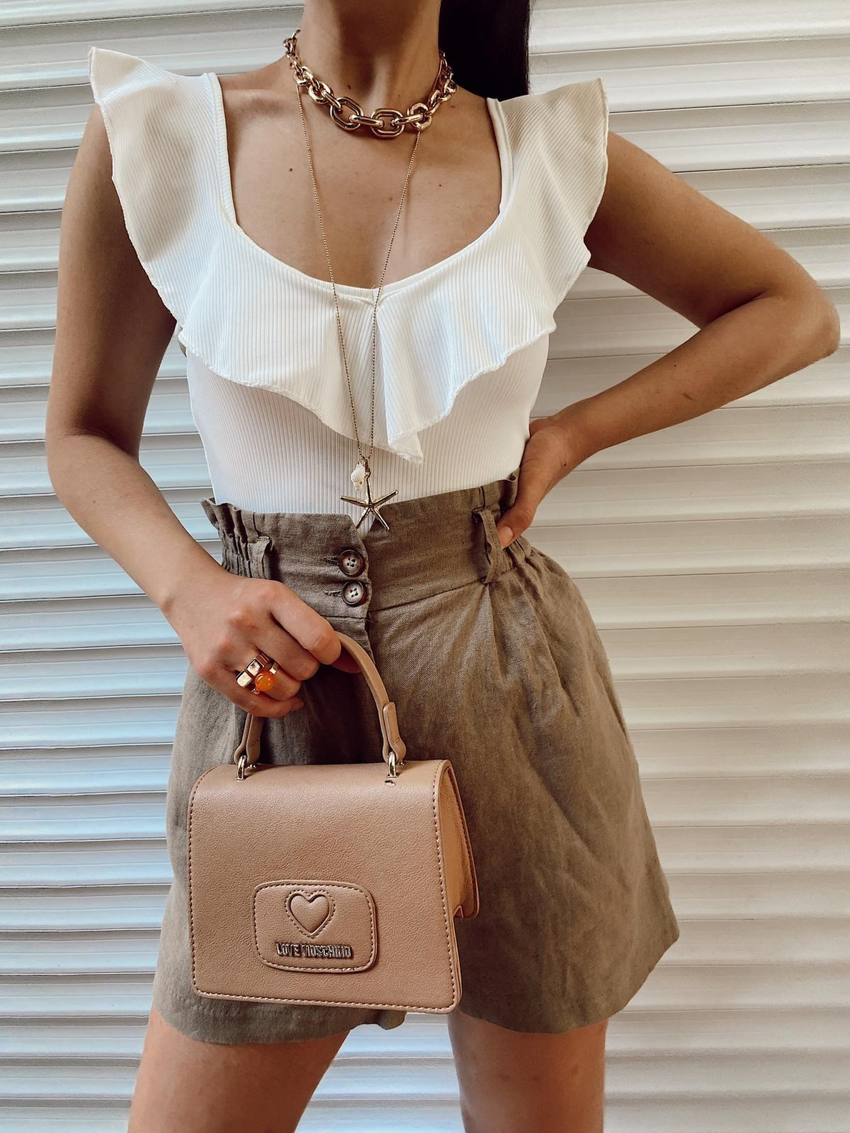 Ekru Yakası Volanlı Çıtçıtlı Bodysuit