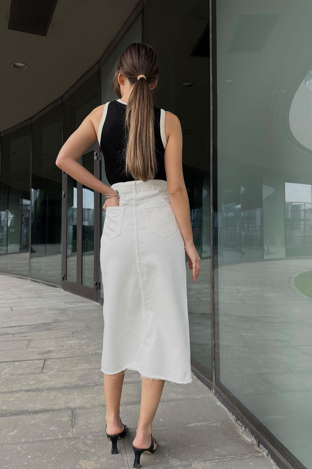 Ekru Yırtmaçlı Midi Boy Denim Etek