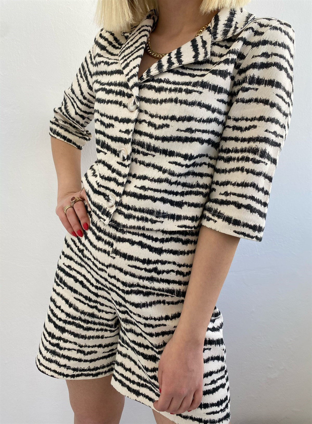 Gabardin Siyah Desenli Şort ve Bluz Takım