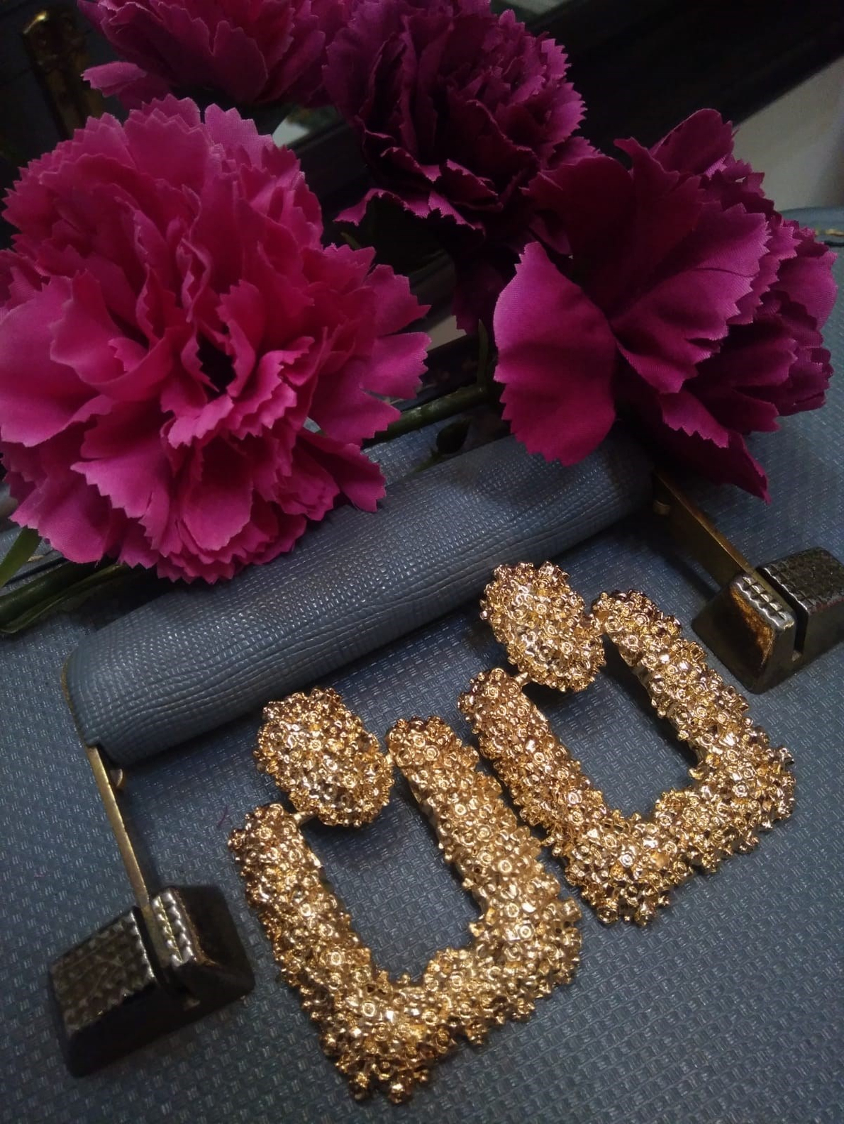 Gold Dokulu Kare Küpe