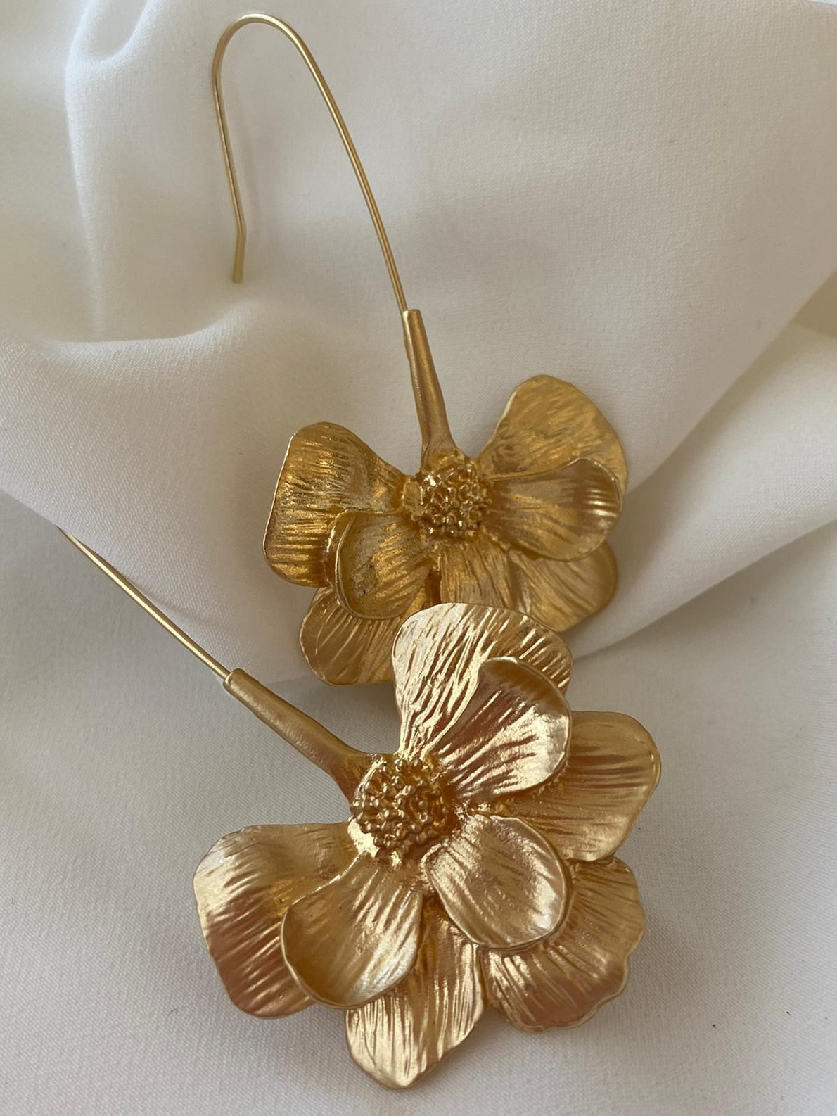 Gold Plaka Çiçek Küpe