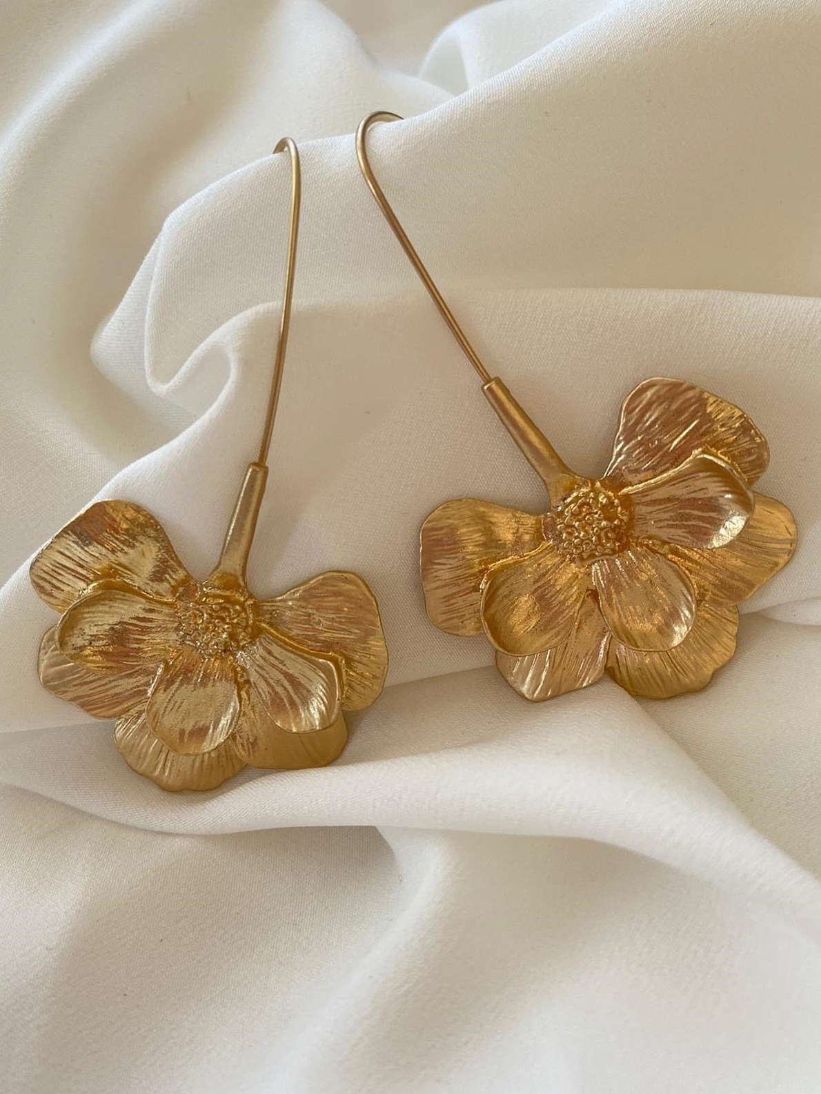 Gold Plaka Çiçek Küpe