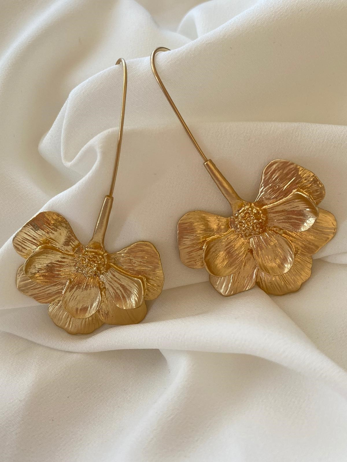 Gold Plaka Çiçek Küpe