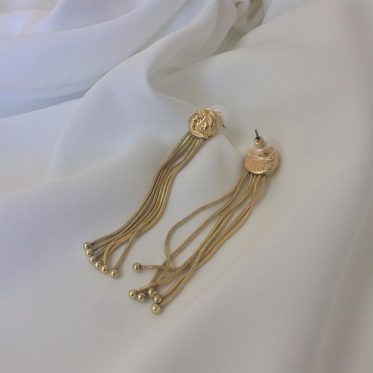 Gold Topçuk Zincir Sallantılı Küpe