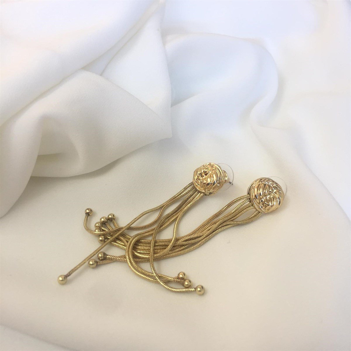 Gold Topçuk Zincir Sallantılı Küpe