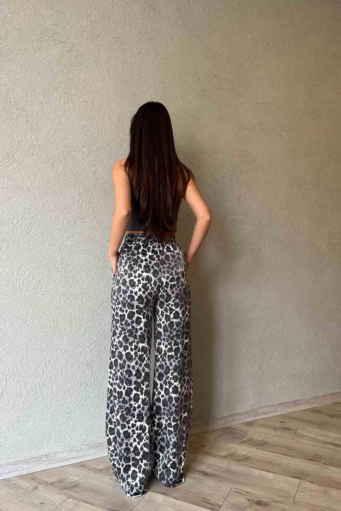 Gri Leopar Parlak Desen Beli Bağcıklı Pantolon
