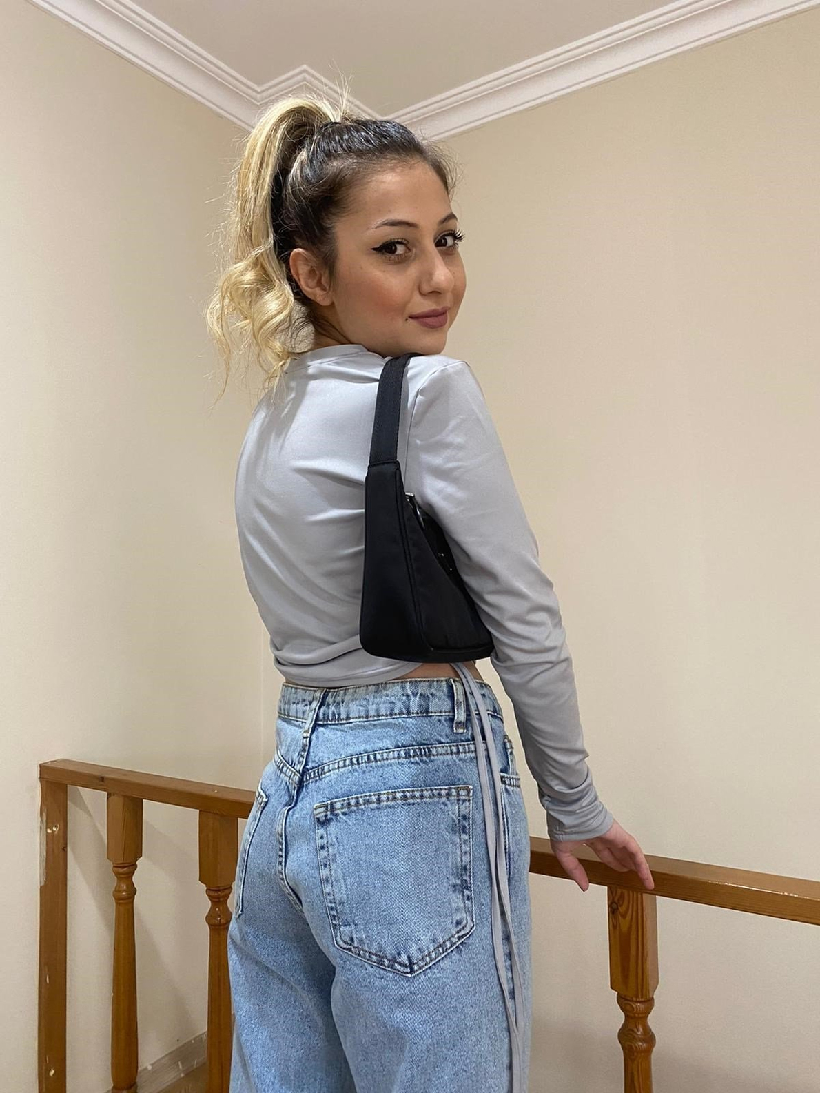 Gri Yanlardan Büzgülü Body