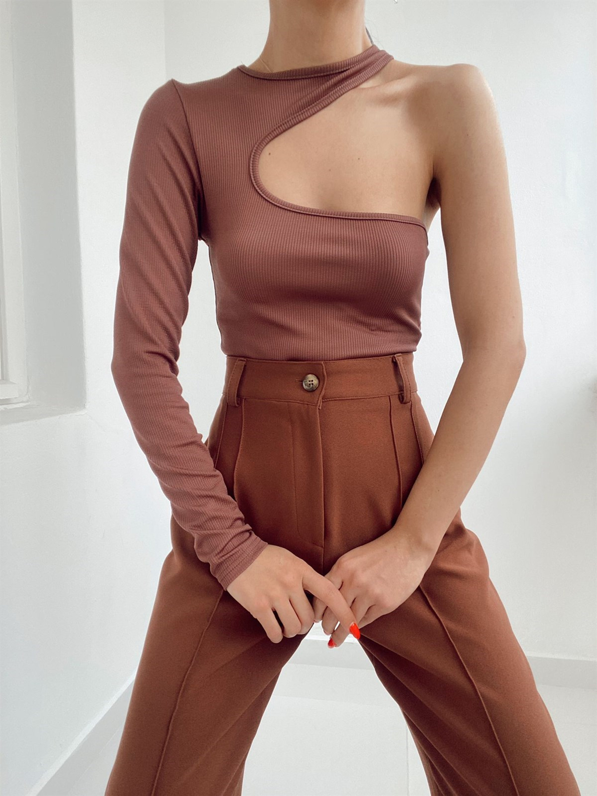 Kahve Asimetrik Yaka Bluz Crop