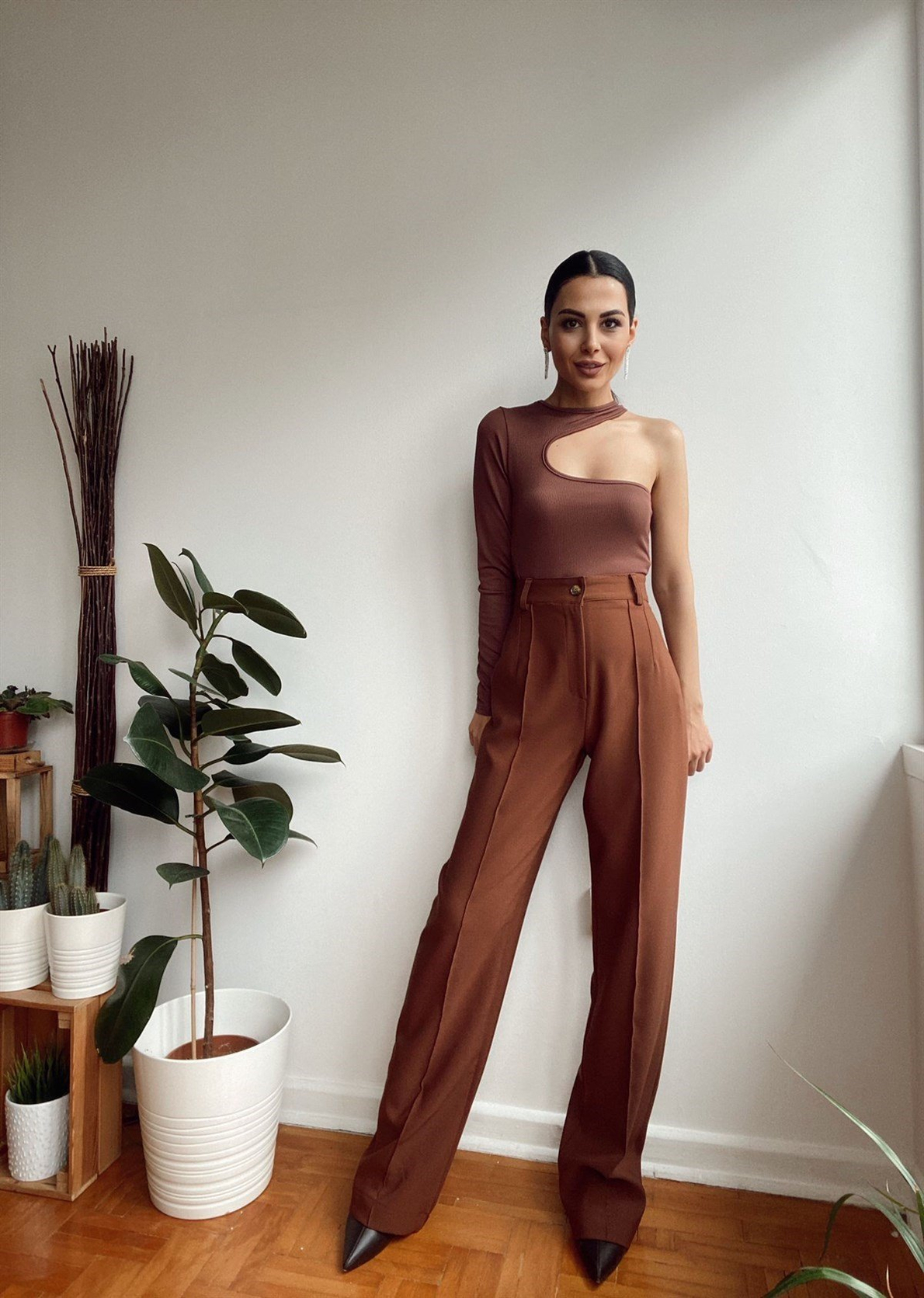 Kahve Asimetrik Yaka Bluz Crop