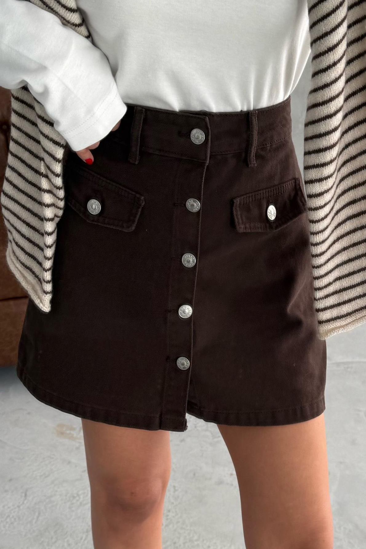 Kahve Düğmeli Cepli Mini Denim Etek
