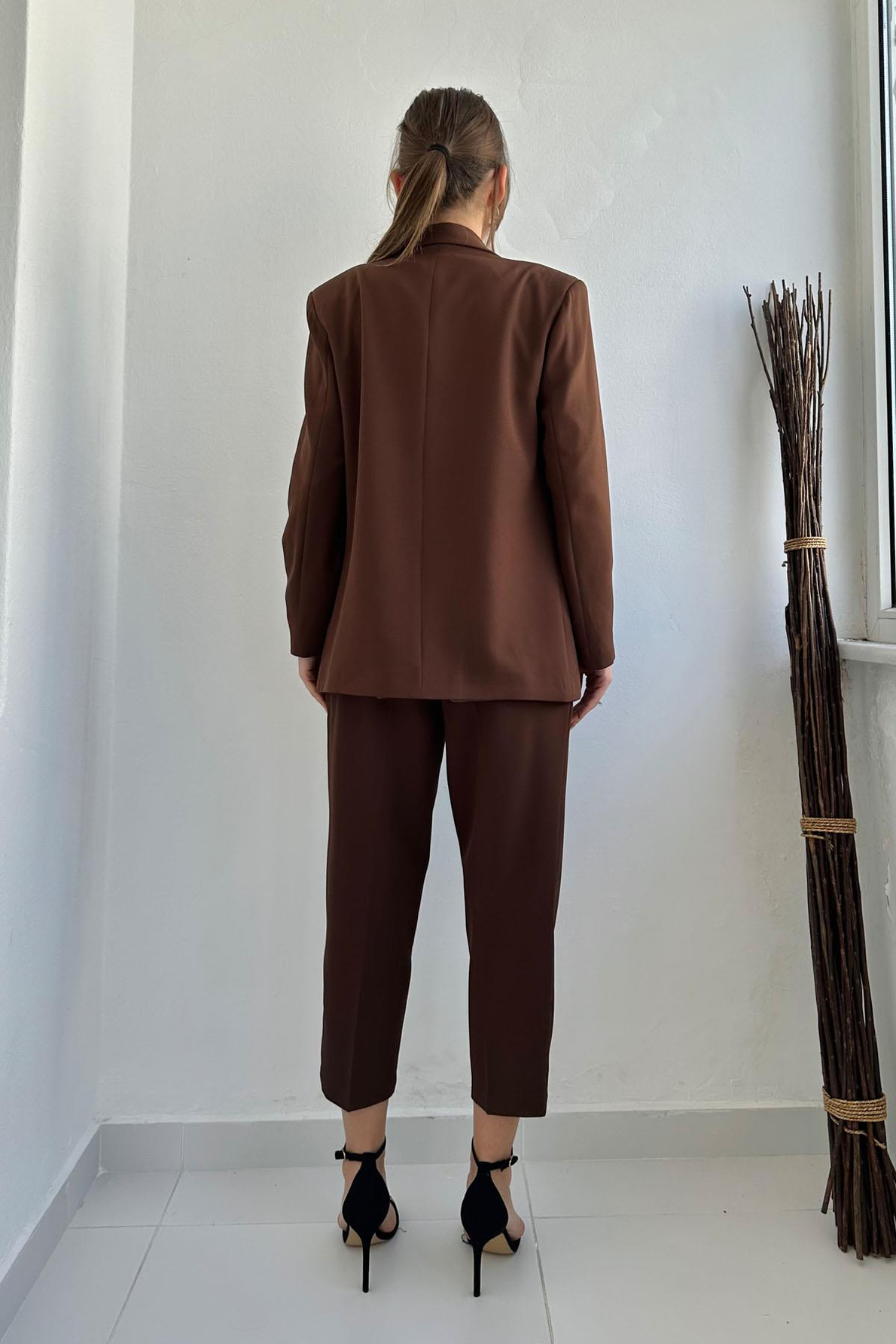 Kahverengi Blazer Ceket ve Havuç Pantolon Takım