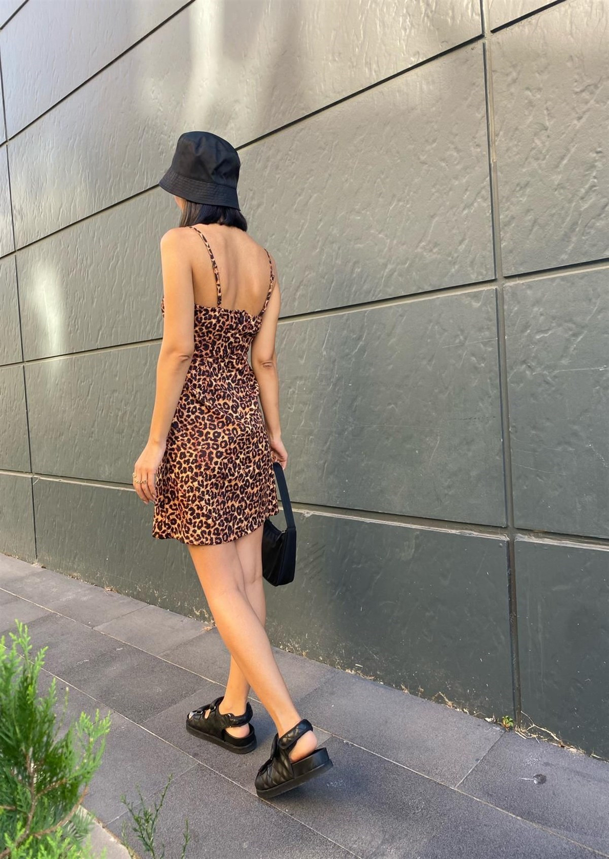 Leopar Desenli Askılı Elbise