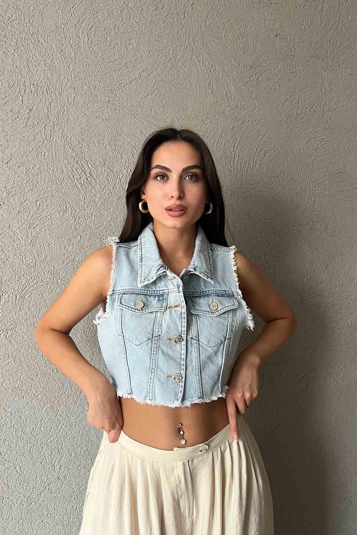 Mavi Kar Yıkamalı Yırtık Detaylı Crop Jean Yelek