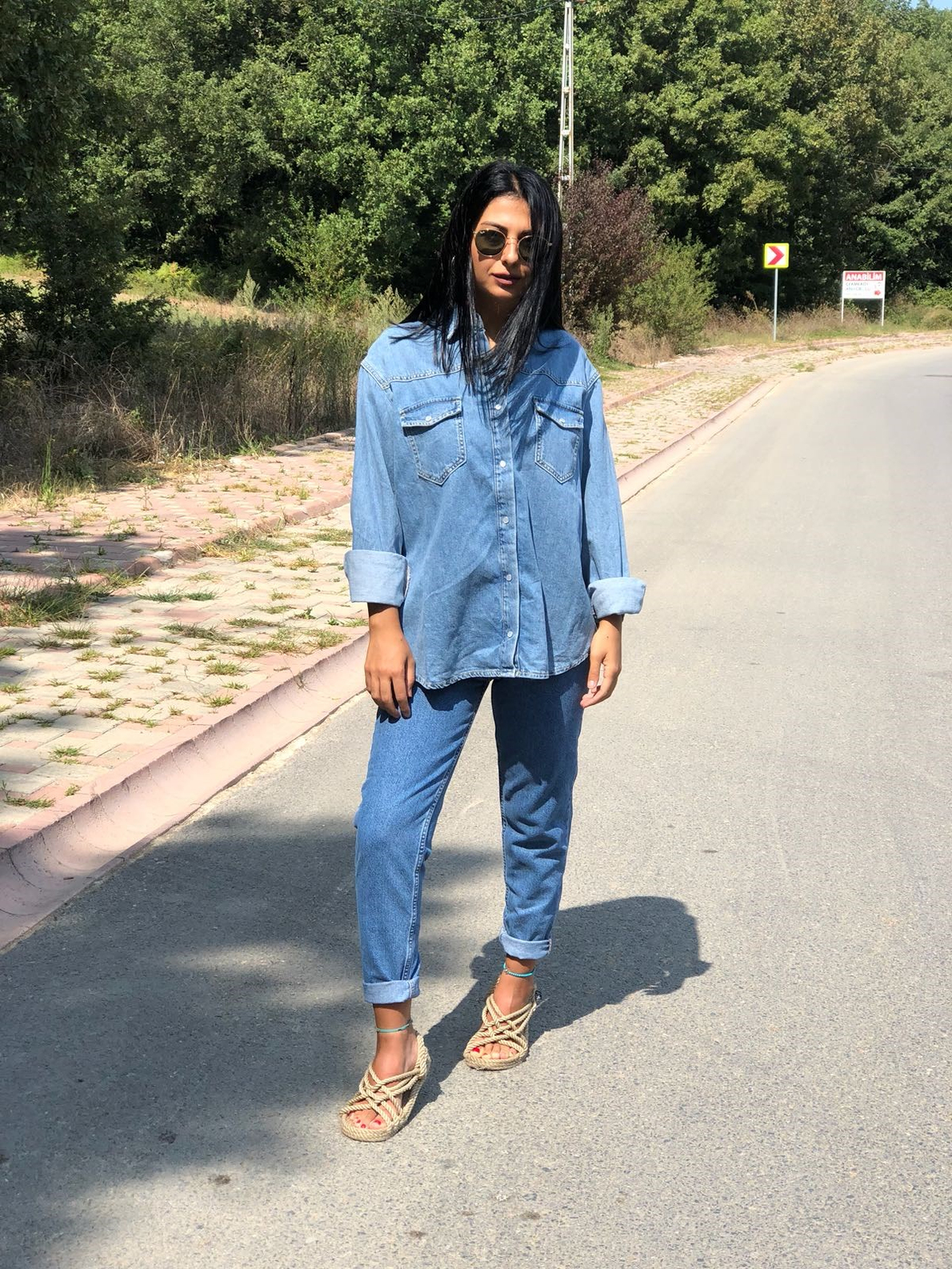 MOM JEANS
