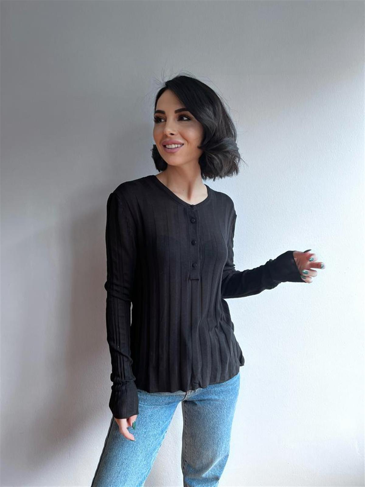 Önü Düğmeli Bisiklet Yaka Uzun Kollu T-Shirt