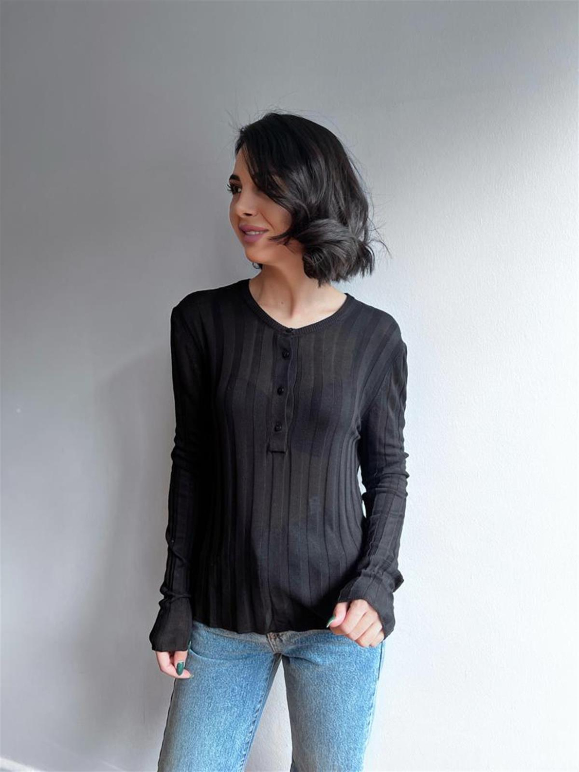 Önü Düğmeli Bisiklet Yaka Uzun Kollu T-Shirt