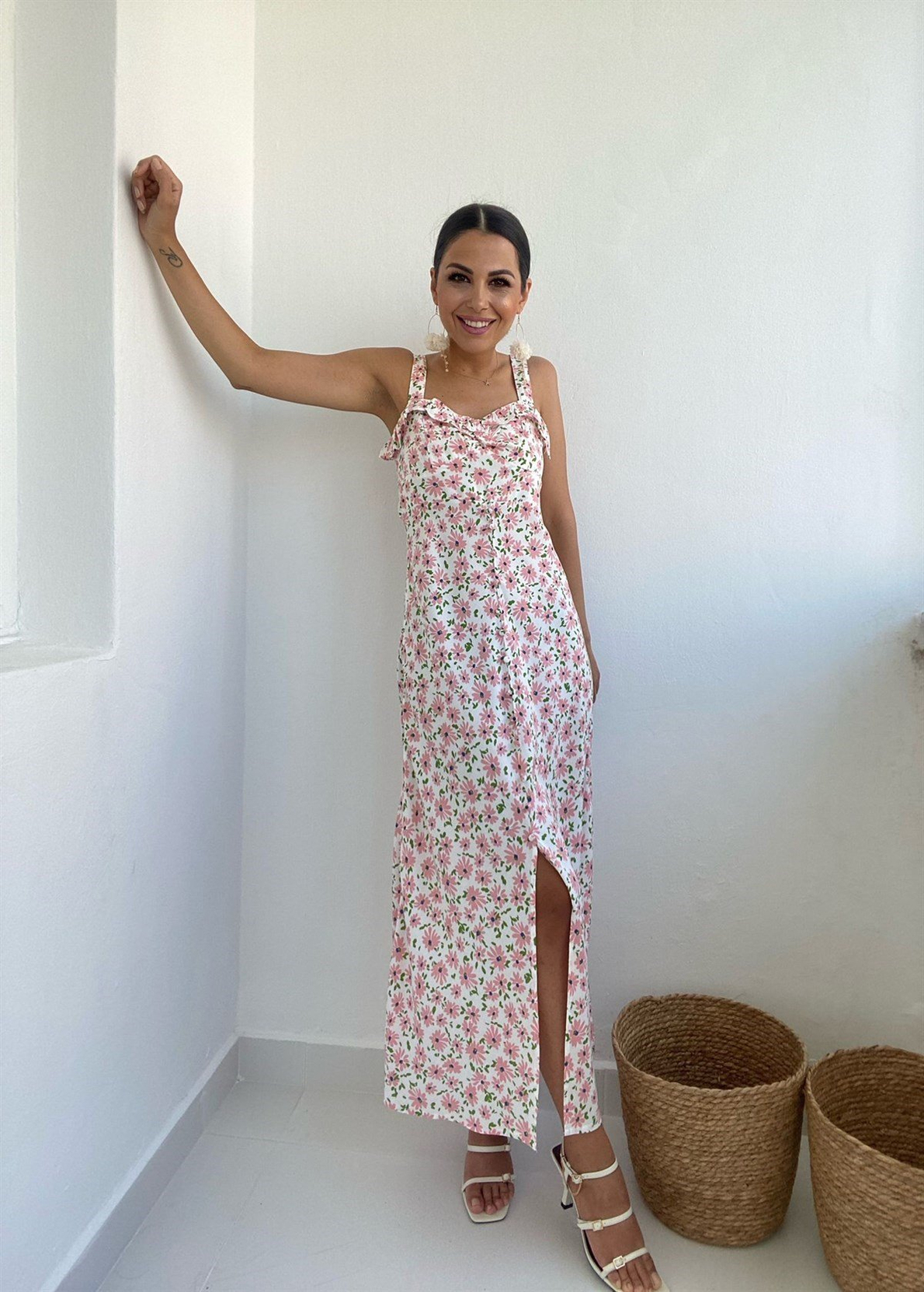 Pembe Çiçekli Askılı Elbise