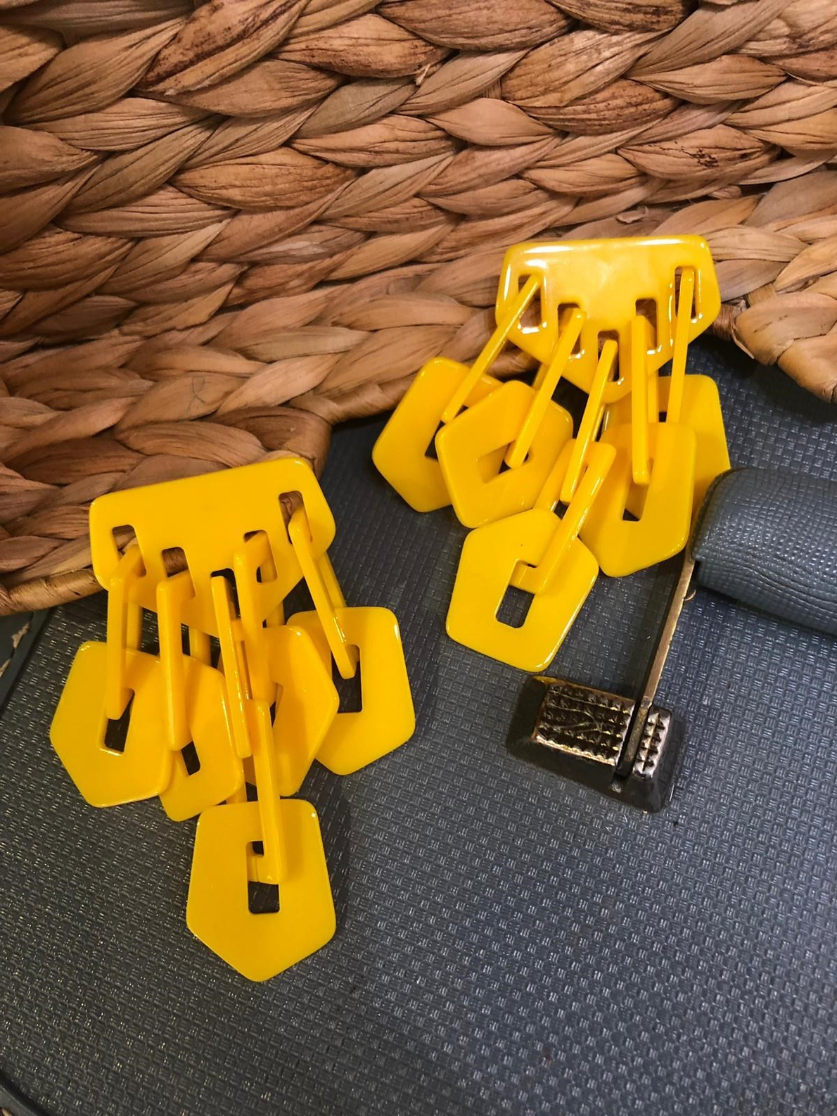 Sarı Geometrik Küpe