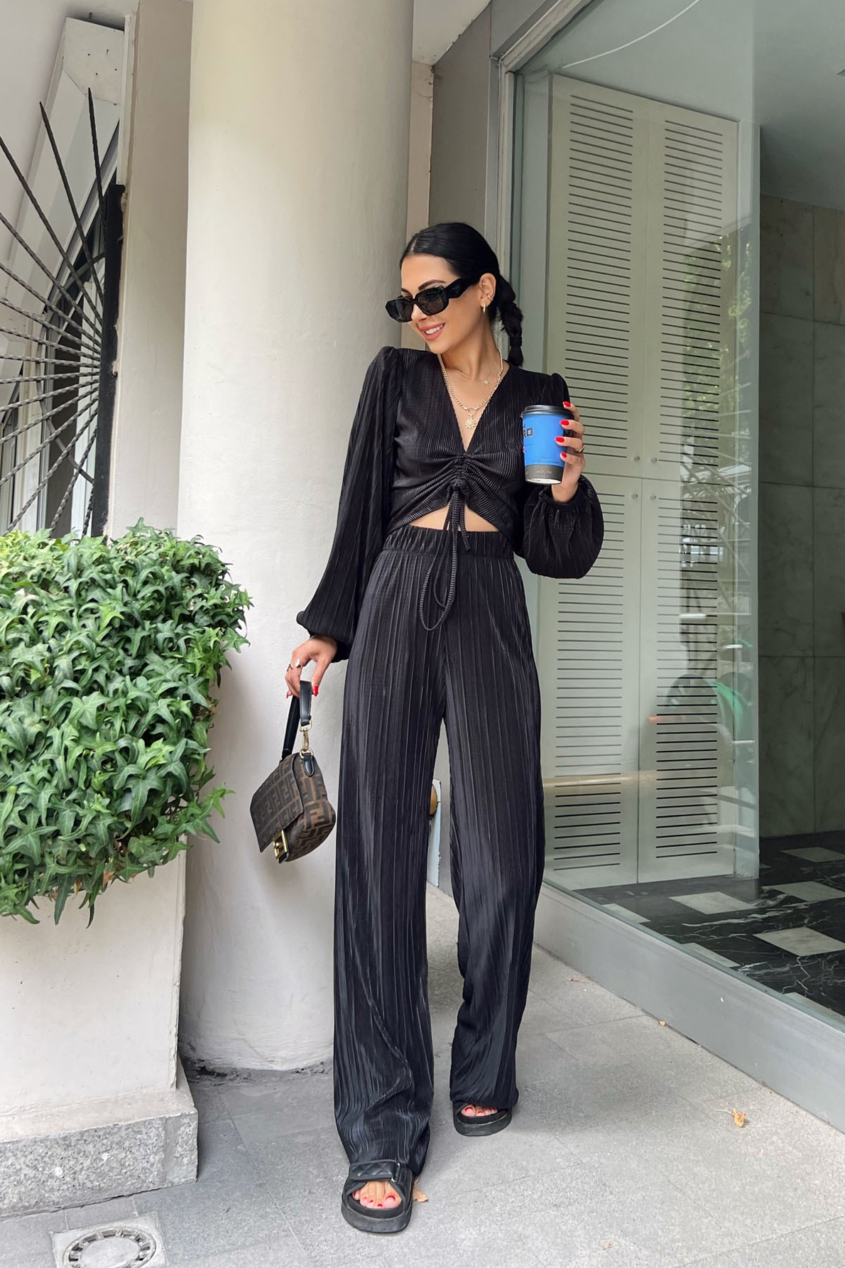 Siyah Fitilli Pantolon ve Büzgü Detaylı Bluz Takım