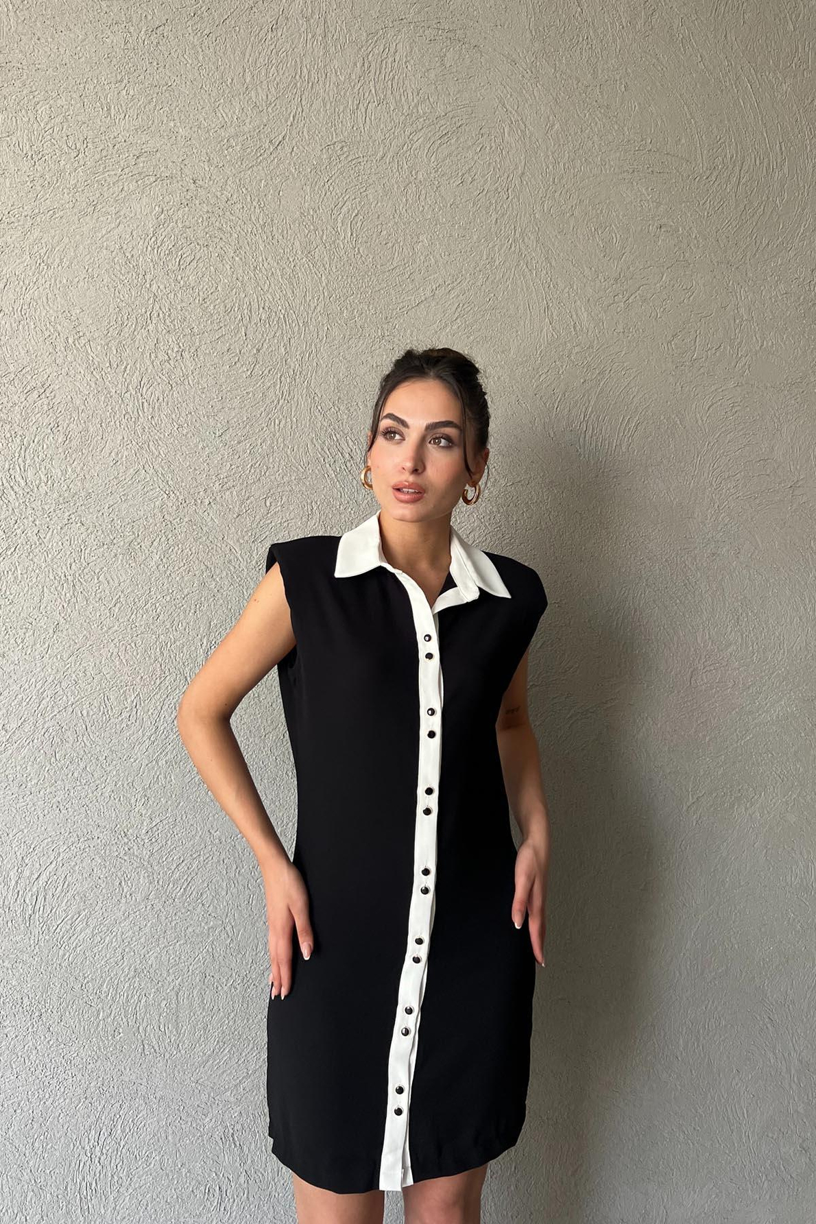 Siyah Garni Yaka Vatka Detaylı Elbise