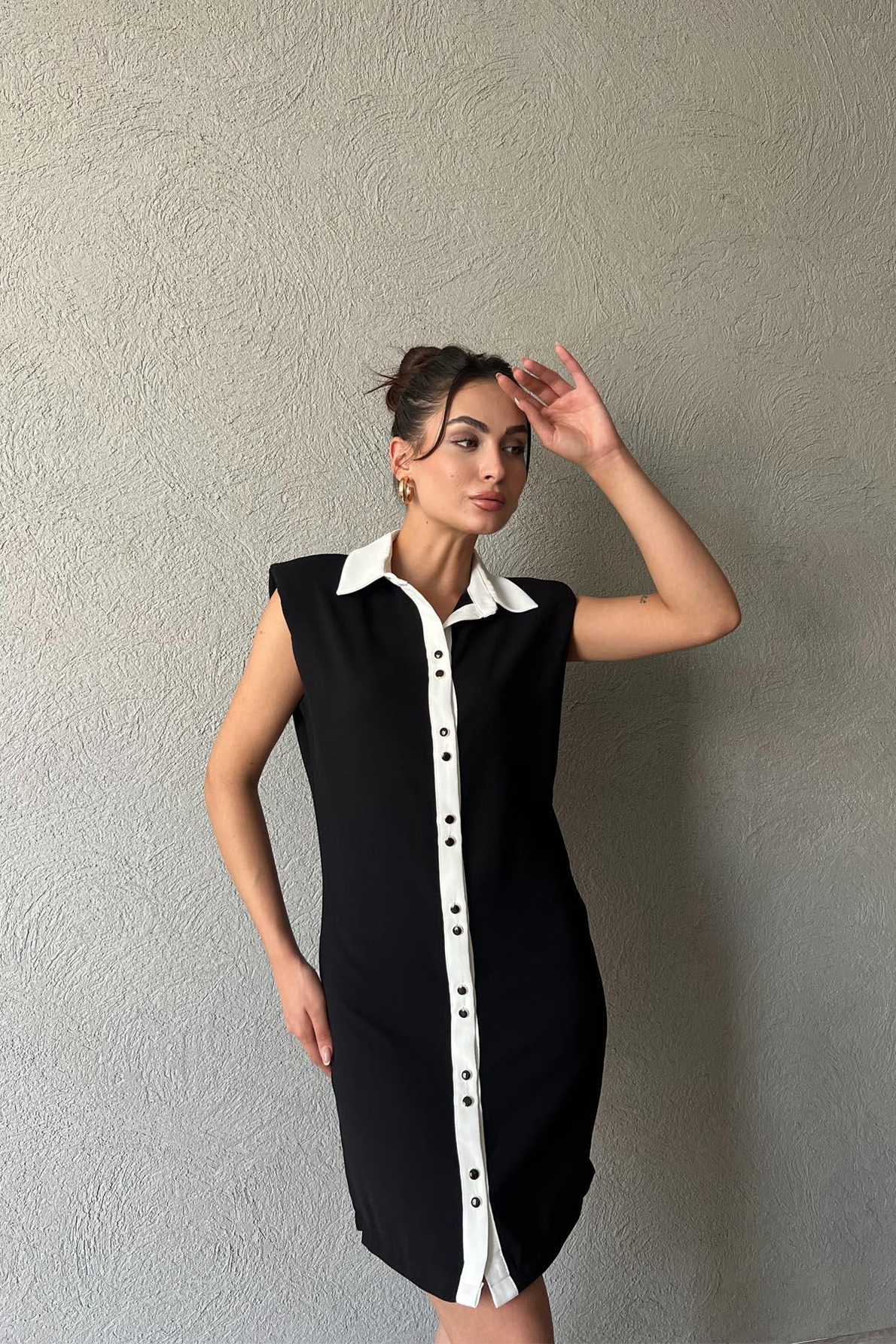 Siyah Garni Yaka Vatka Detaylı Elbise