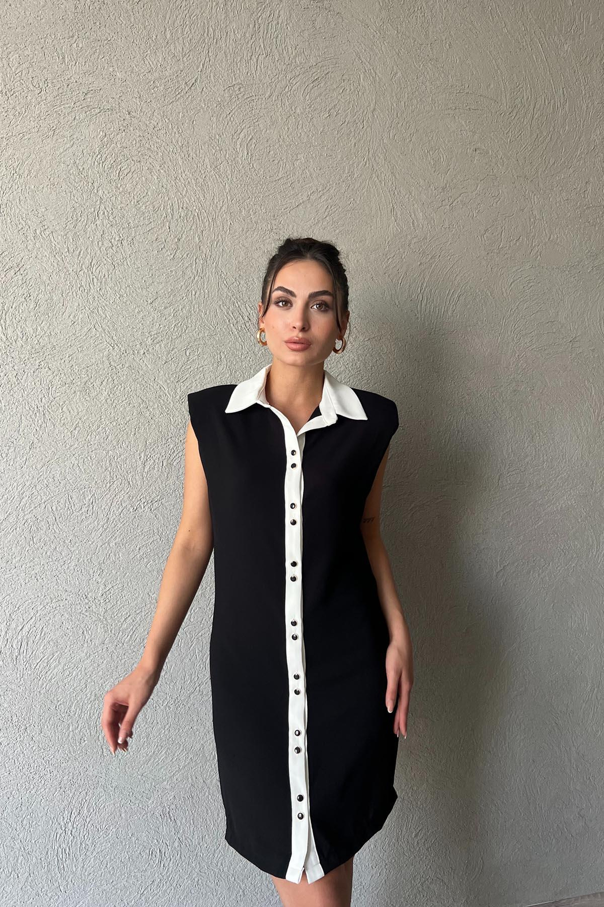 Siyah Garni Yaka Vatka Detaylı Elbise