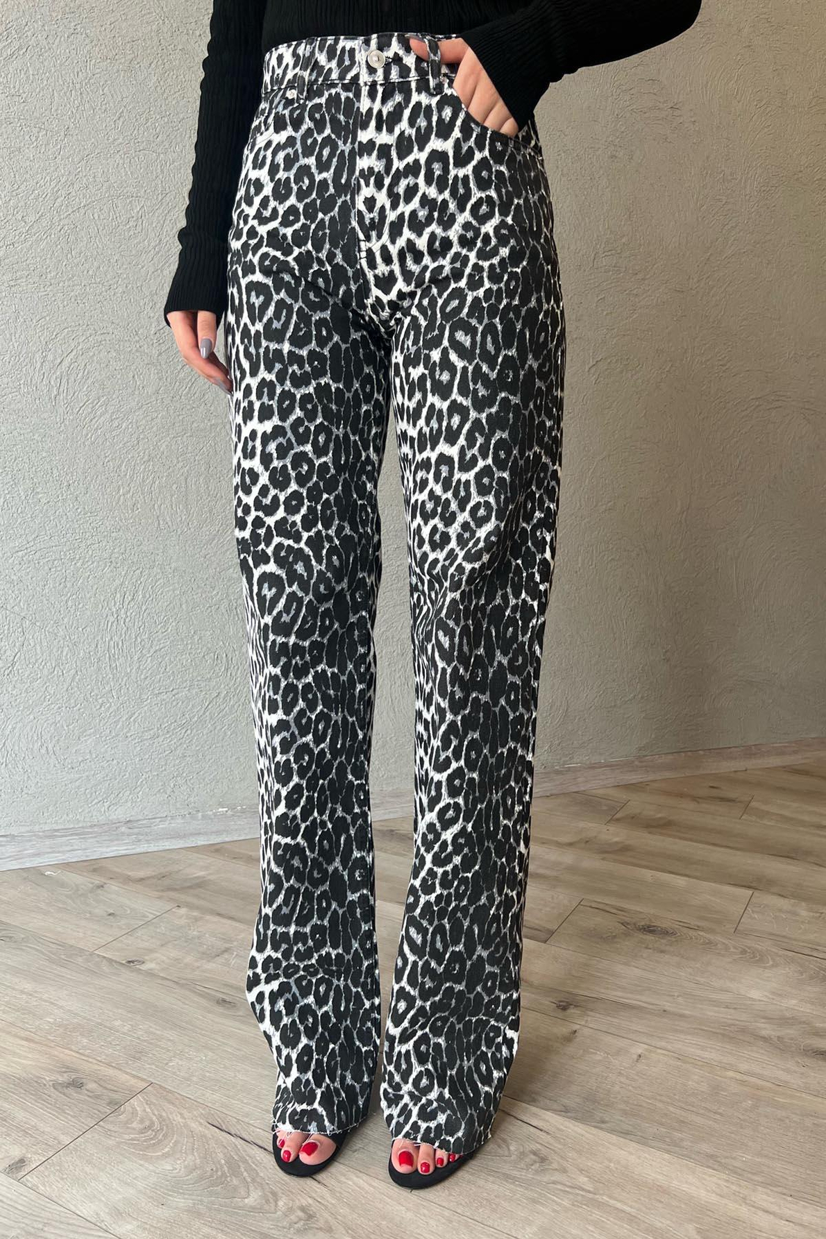 Siyah Leopar Kesik Paça High Waist Jean