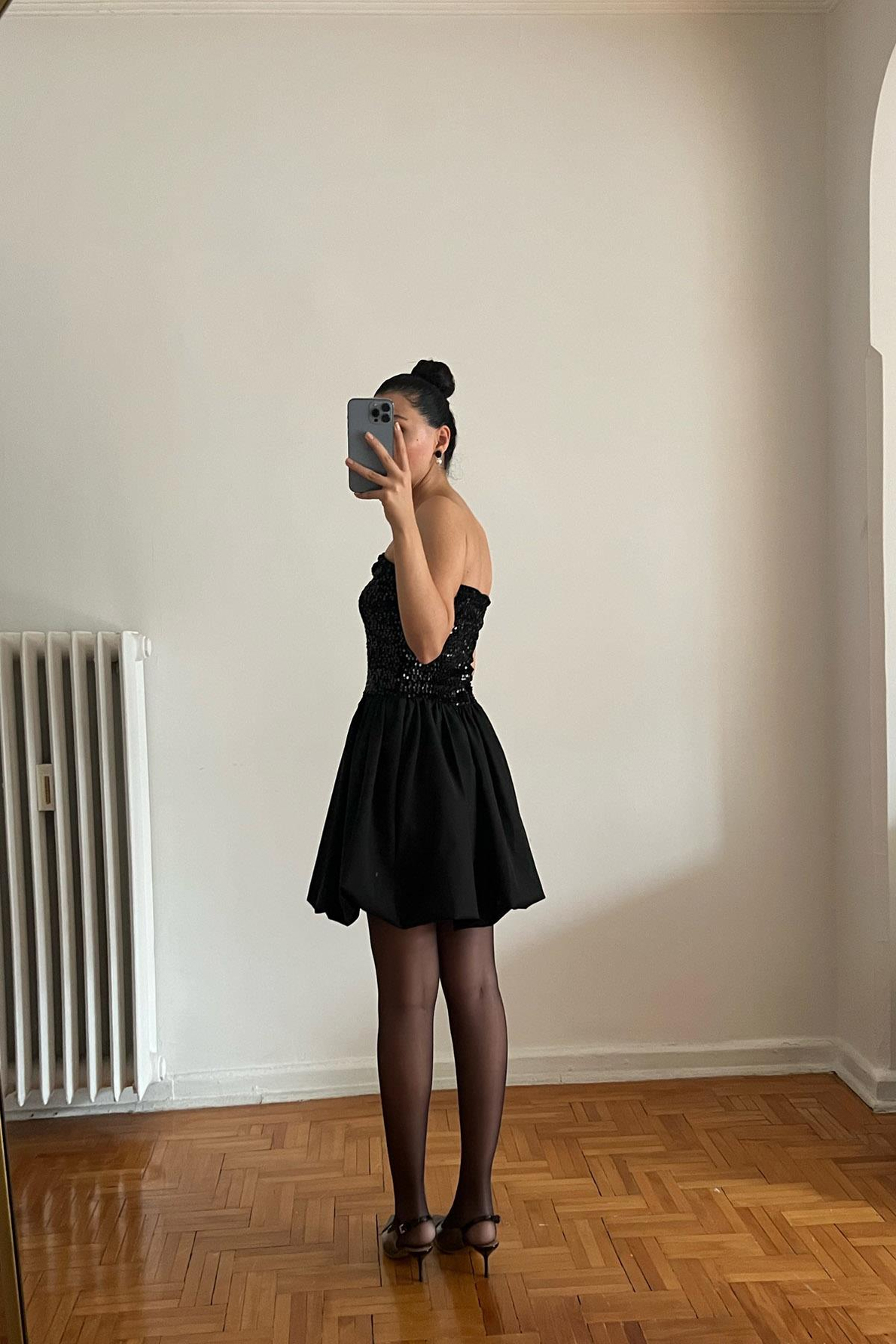 Siyah Paris Payetli Straplez Kolsuz Mini Balon Elbise