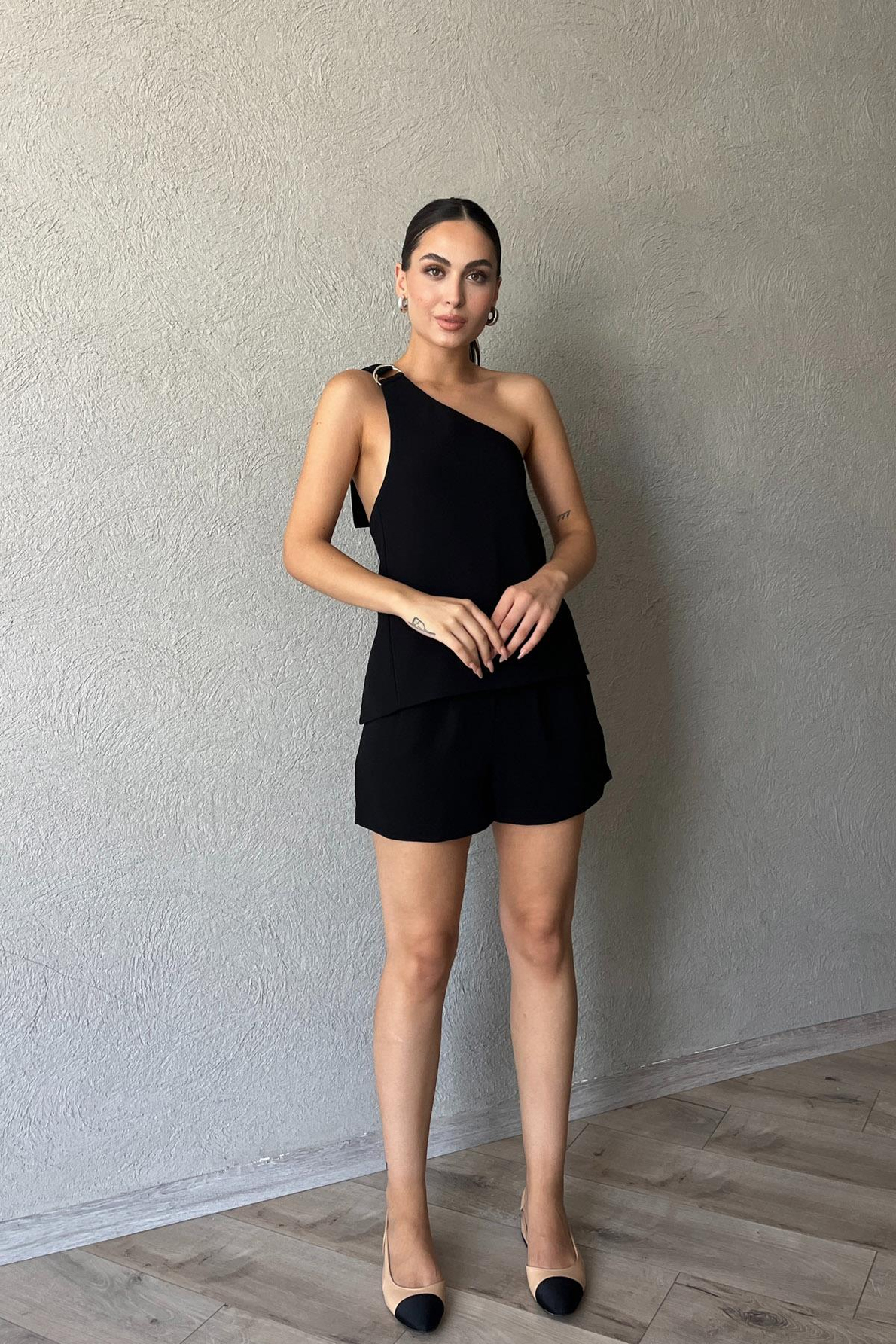 Siyah Pile Detaylı Şort