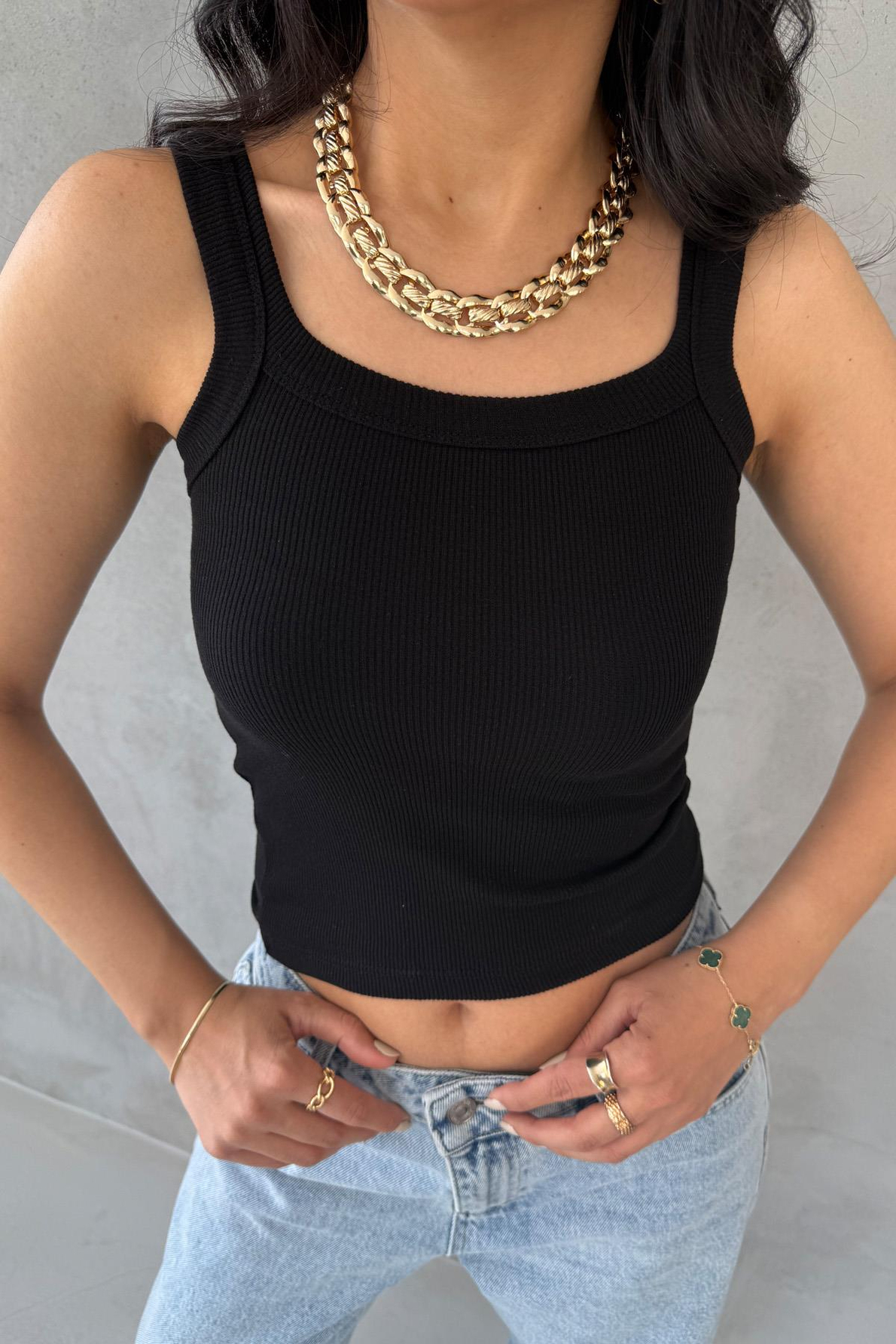 Siyah Slim Fit Dar Kesim U Yaka Fitilli Atlet