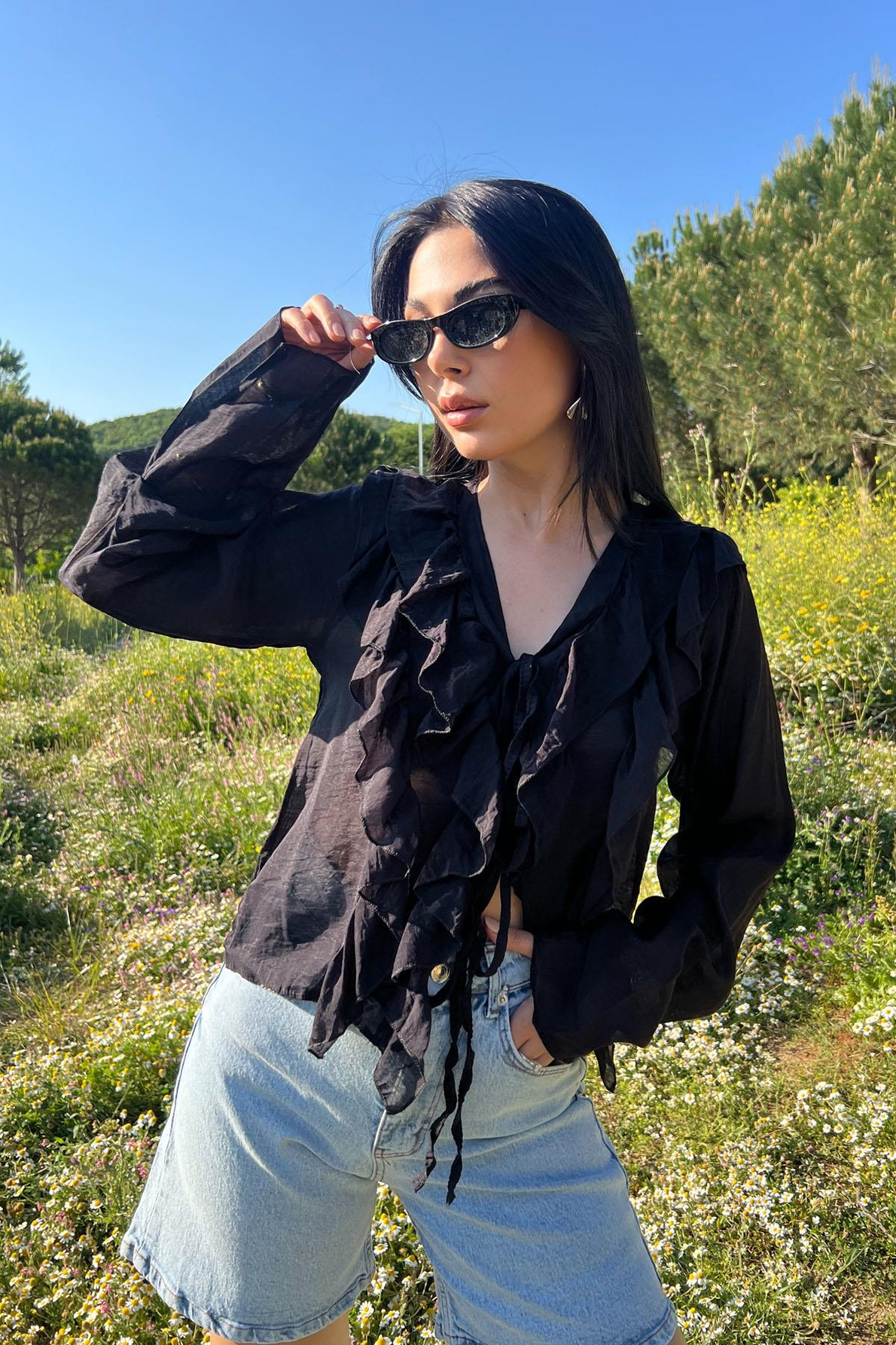 Siyah Uzun Kol Fırfırlı Bluz