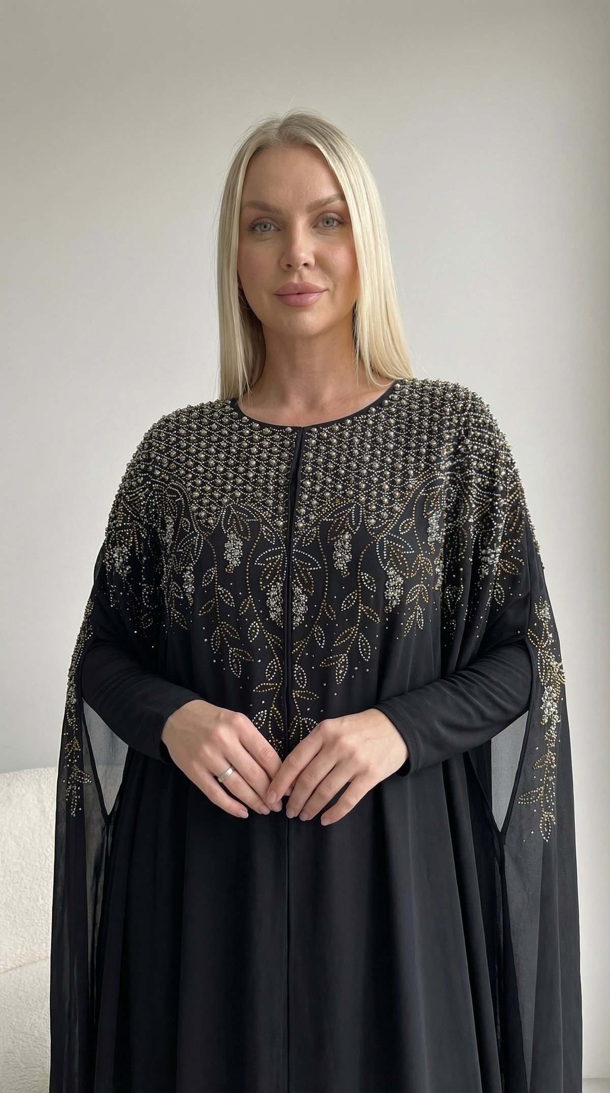 Siyah Şifon İnci Ve Altın İşlemeli Abaya Elbise