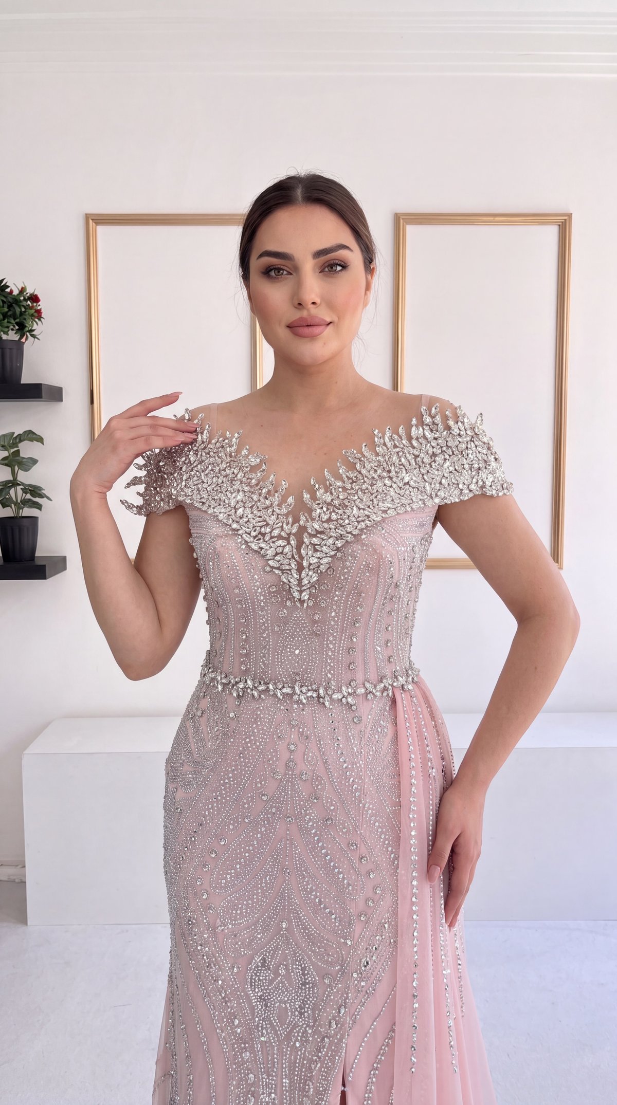 Kayık Yaka Taş işlemeli Pudra Pembe Yırtmaçlı Abiye