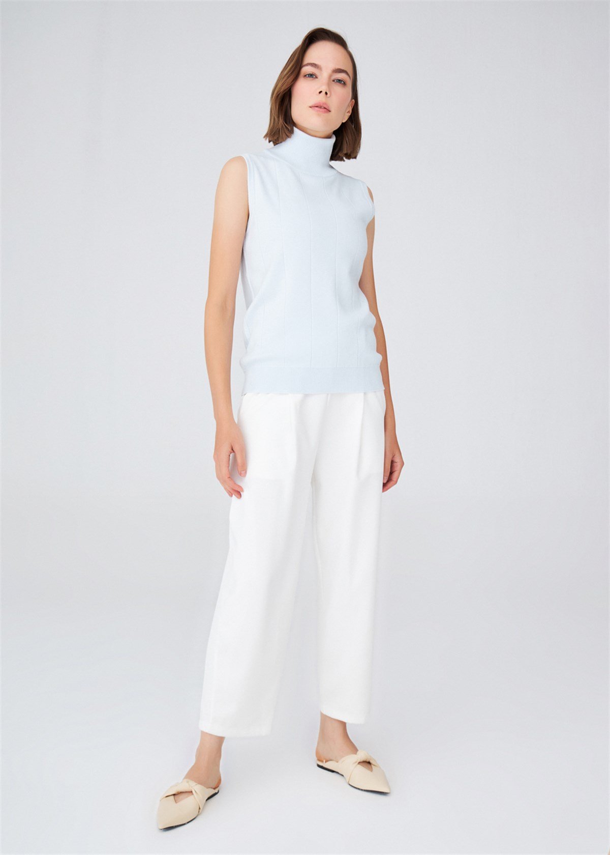 Peraluna Turtleneck Sleeveless Slim Blouse - Light Blue