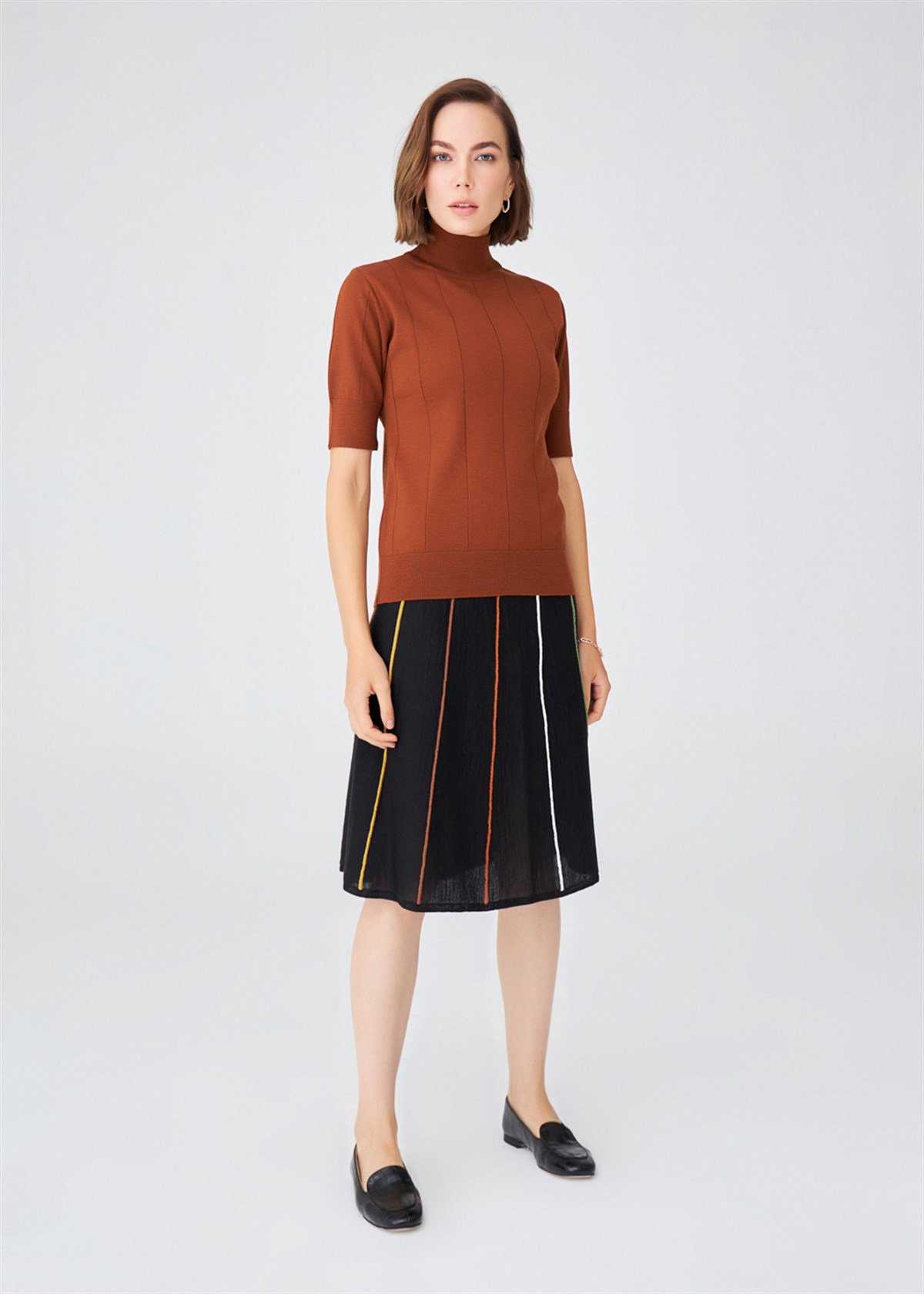 Peraluna Turtleneck Short Sleeve Slim Women's Knitwear Blouse - Brown