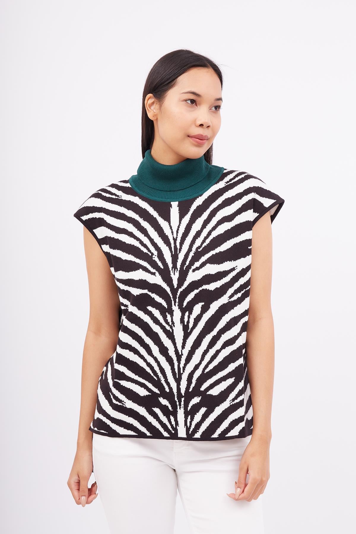 Peraluna Balıkçı Yaka Siyah Beyaz Zebra Desenli Kadın Triko Bluz