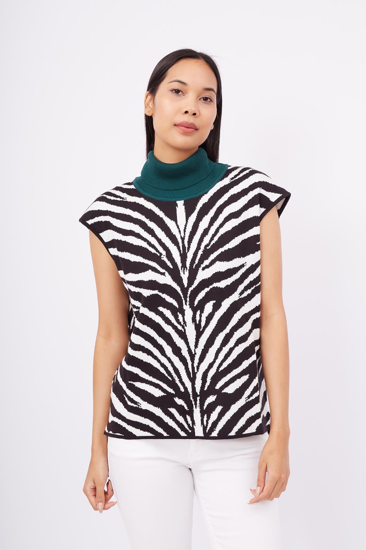 Peraluna Balıkçı Yaka Siyah Beyaz Zebra Desenli Kadın Triko Bluz