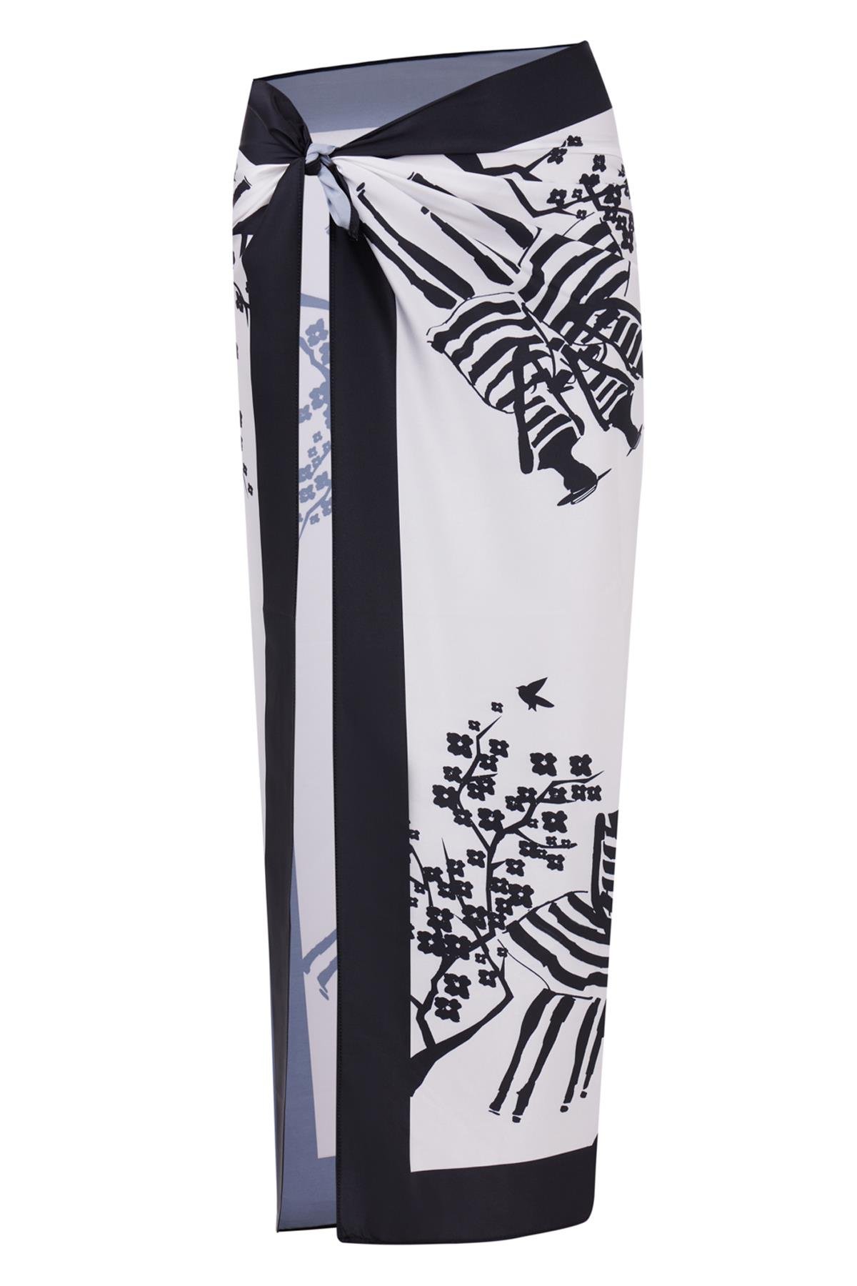 Peraluna BEACH GIRLS SCARFE Kadınlar ve Sakura Baskılı Saten Kadın Eşarp - Siyah/Beyaz