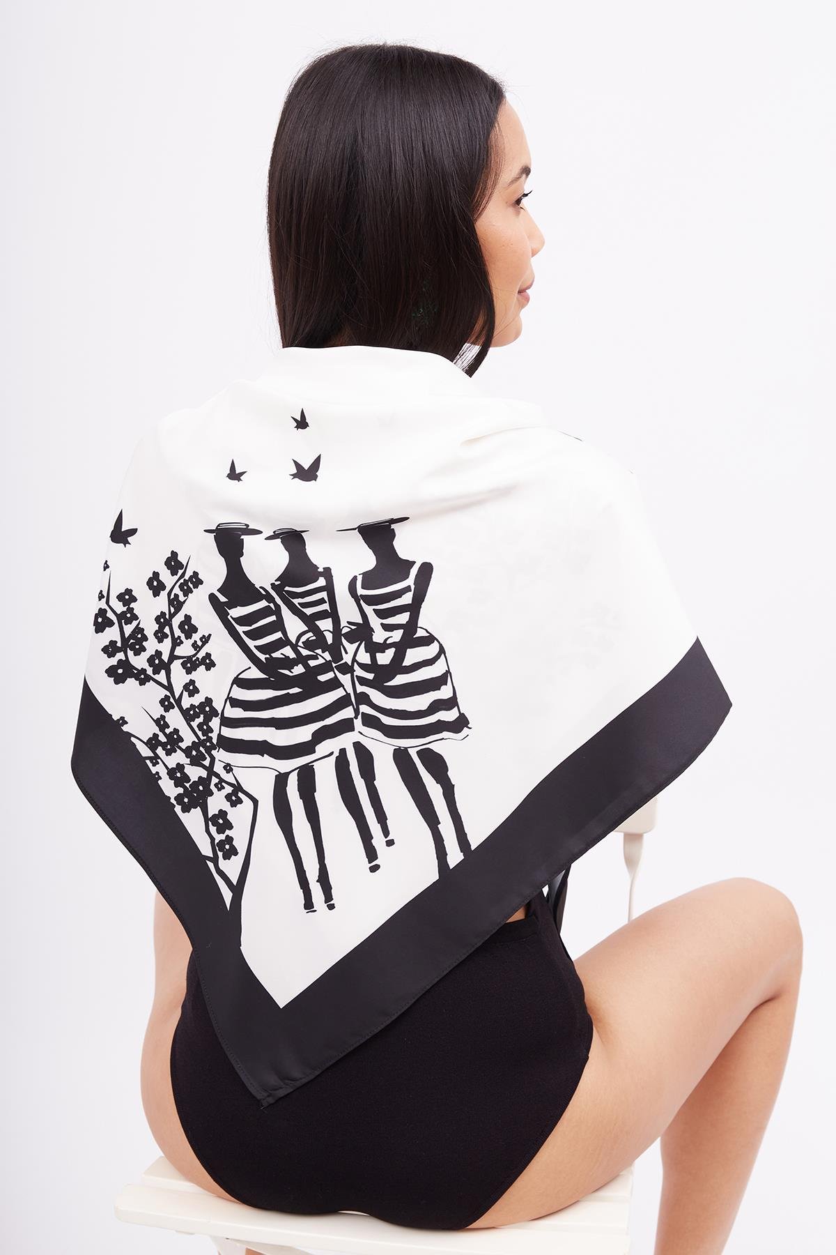 Peraluna BEACH GIRLS SCARFE Kadınlar ve Sakura Baskılı Saten Kadın Eşarp - Siyah/Beyaz