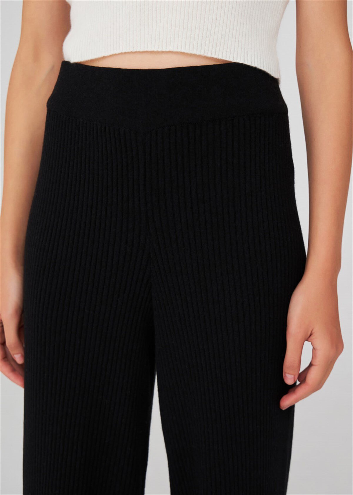 Peraluna Bol Kesim Boru Paça Kadın Triko Pantolon Siyah